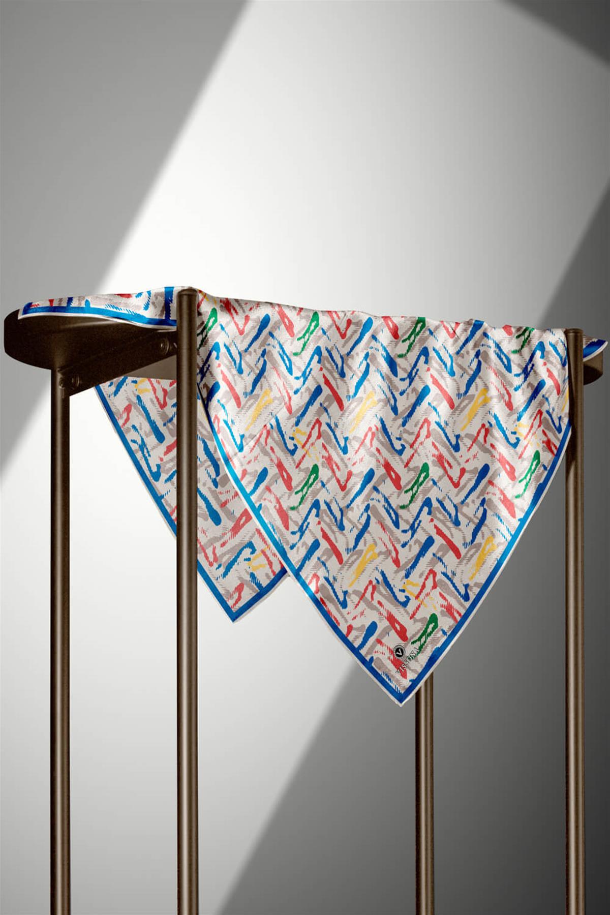 %100 Twill İpek Geometrik Desenli Nar Çiçeği - İndigo Renkli 90x90 Eşarp Dikim Şekli : El Dikişi