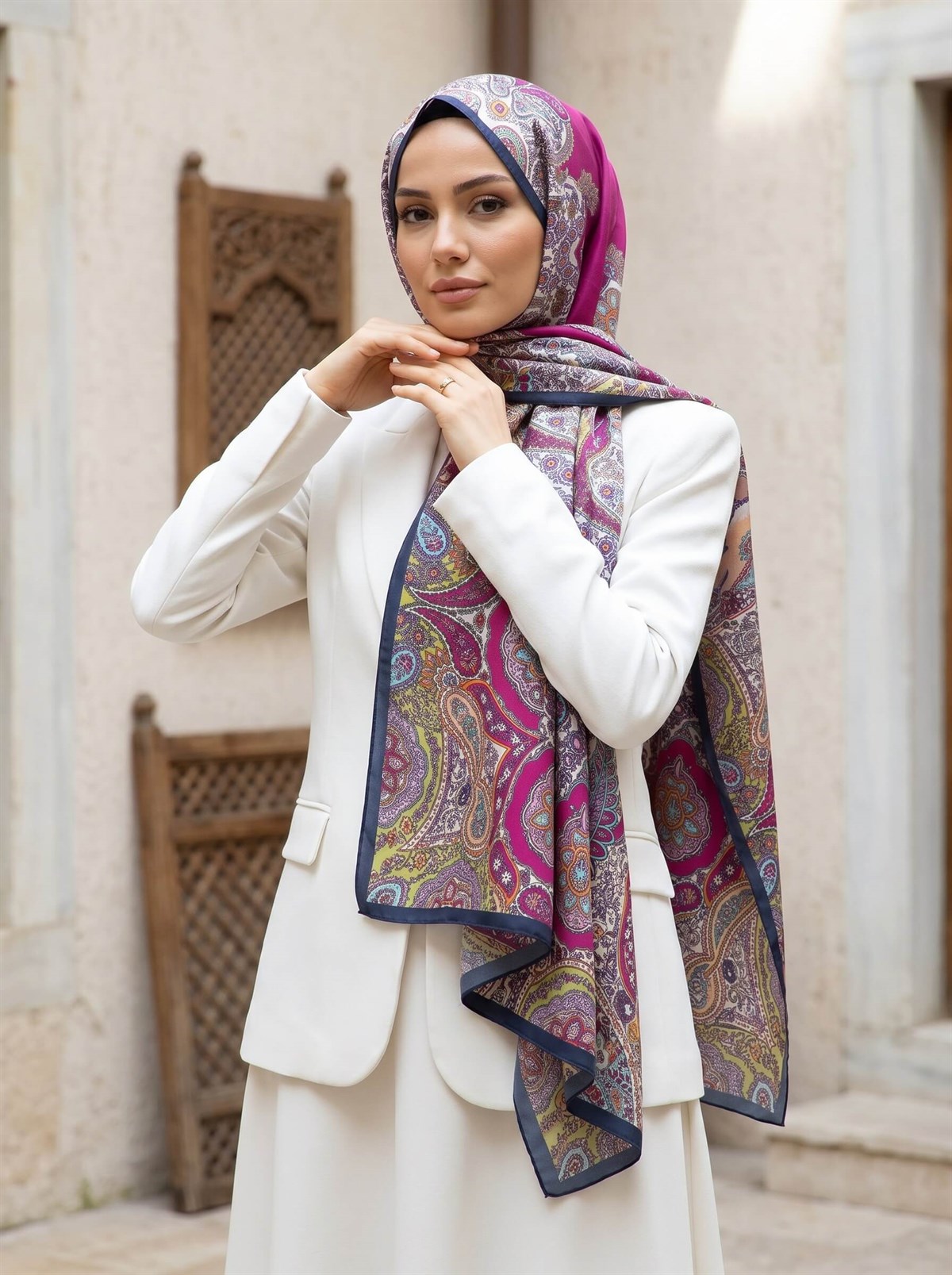 100% İpek Etro Desenli Lacivert Renkli 92x210 Şal