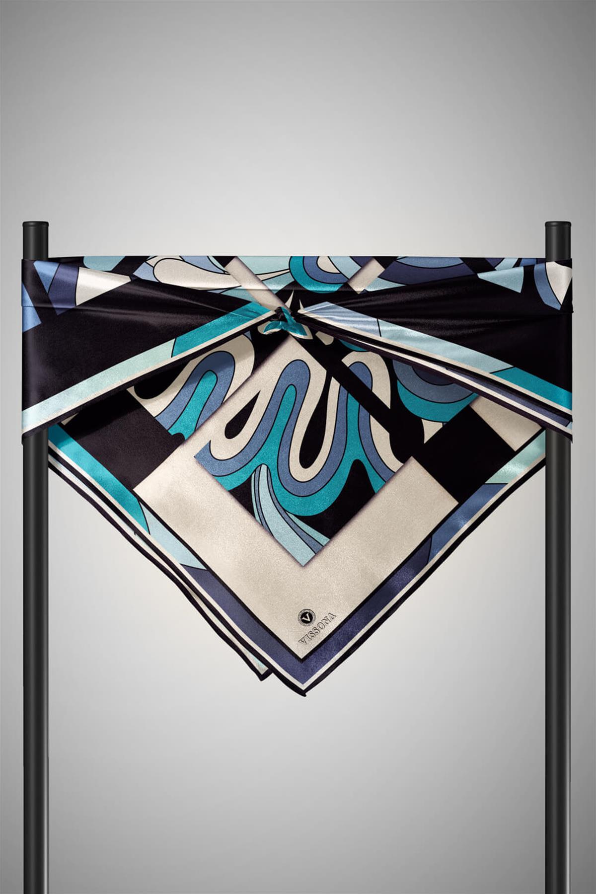 100% Twill İpek Geometrik Desenli Bebe Mavisi - İndigo Renkli 90x90 Dikim Şekli : El Dikişi Eşarp