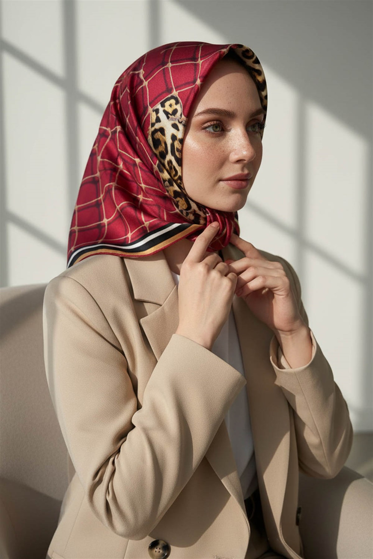 %100 Twill İpek Leopar Desenli Bordo Renkli 90x90 Eşarp Dikim Şekli : El Dikişi