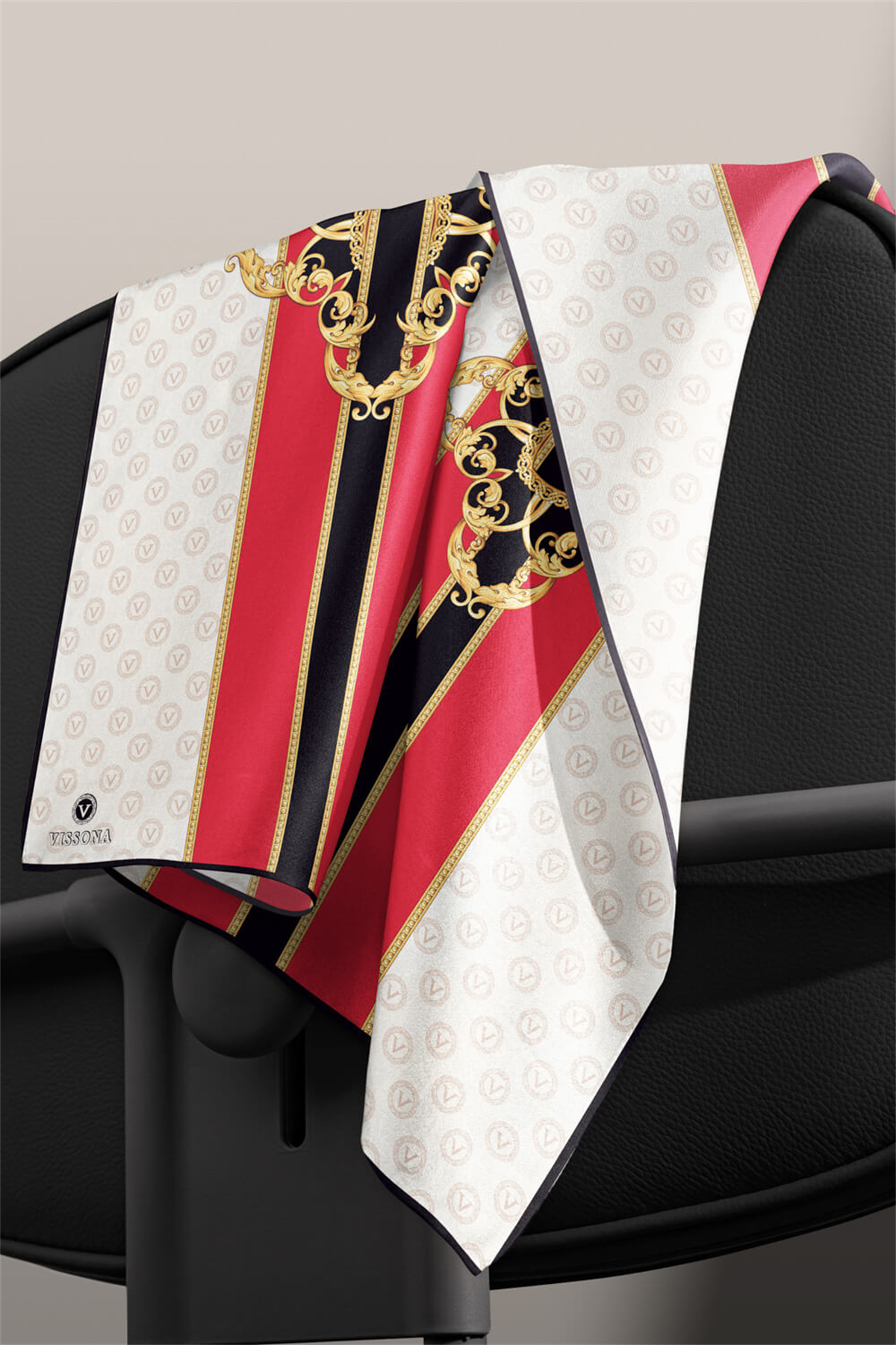 %100 Twill İpek Monogramlı Ve Barok Desenli Kırmızı - Krem Renkli 90x90 Eşarp Dikim Şekli : El Dikişi