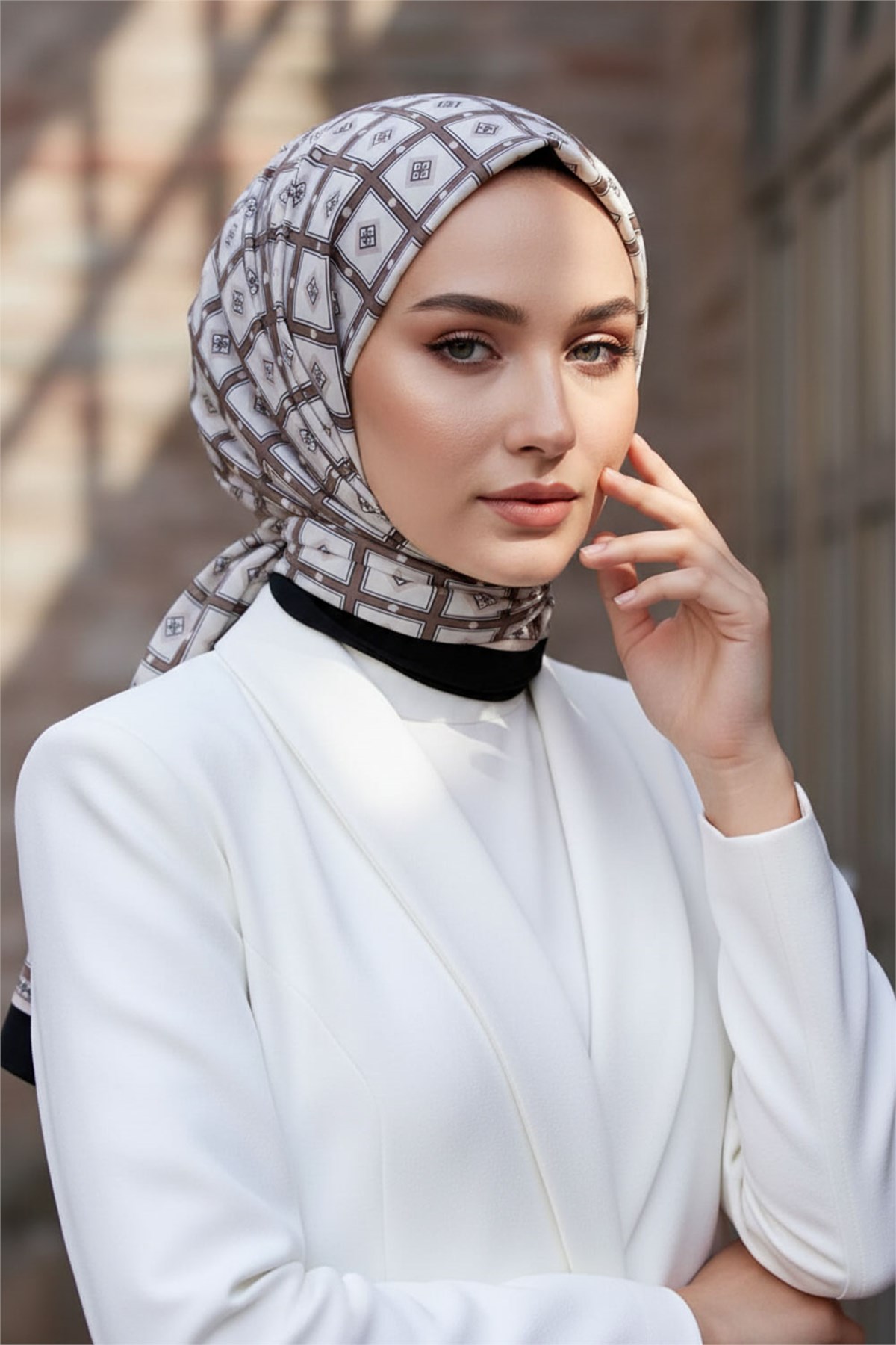 KREP KARE DESENLİ KREM - SİYAH RENKLİ 75X195 KIRIŞMAZ ŞAL