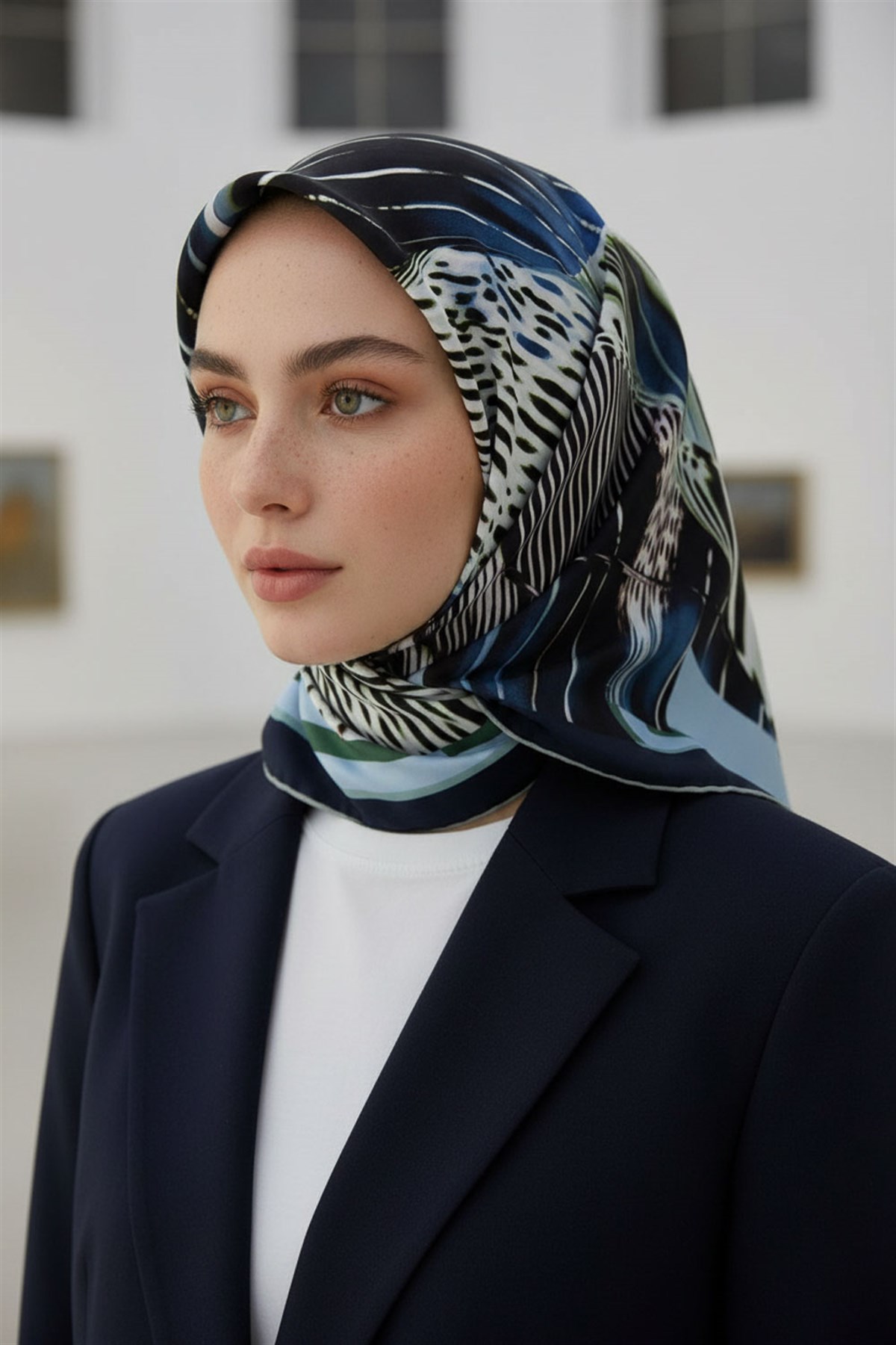 %100 Twill İpek Geometrik Desenli Petrol Mavisi - İndigo Renkli 90x90 Eşarp Dikim Şekli : El Dikişi