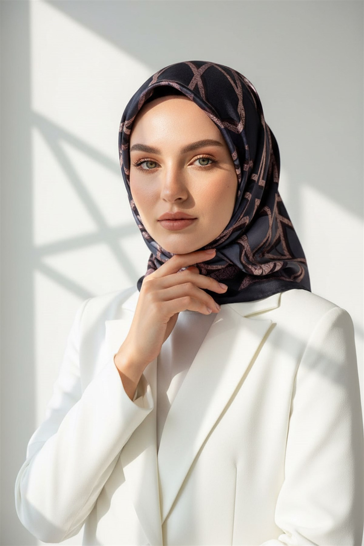 %100 Twill Türk Motifi  Desenli Gri Renkli 90x90 Eşarp Dikim Şekli: El Dikişi