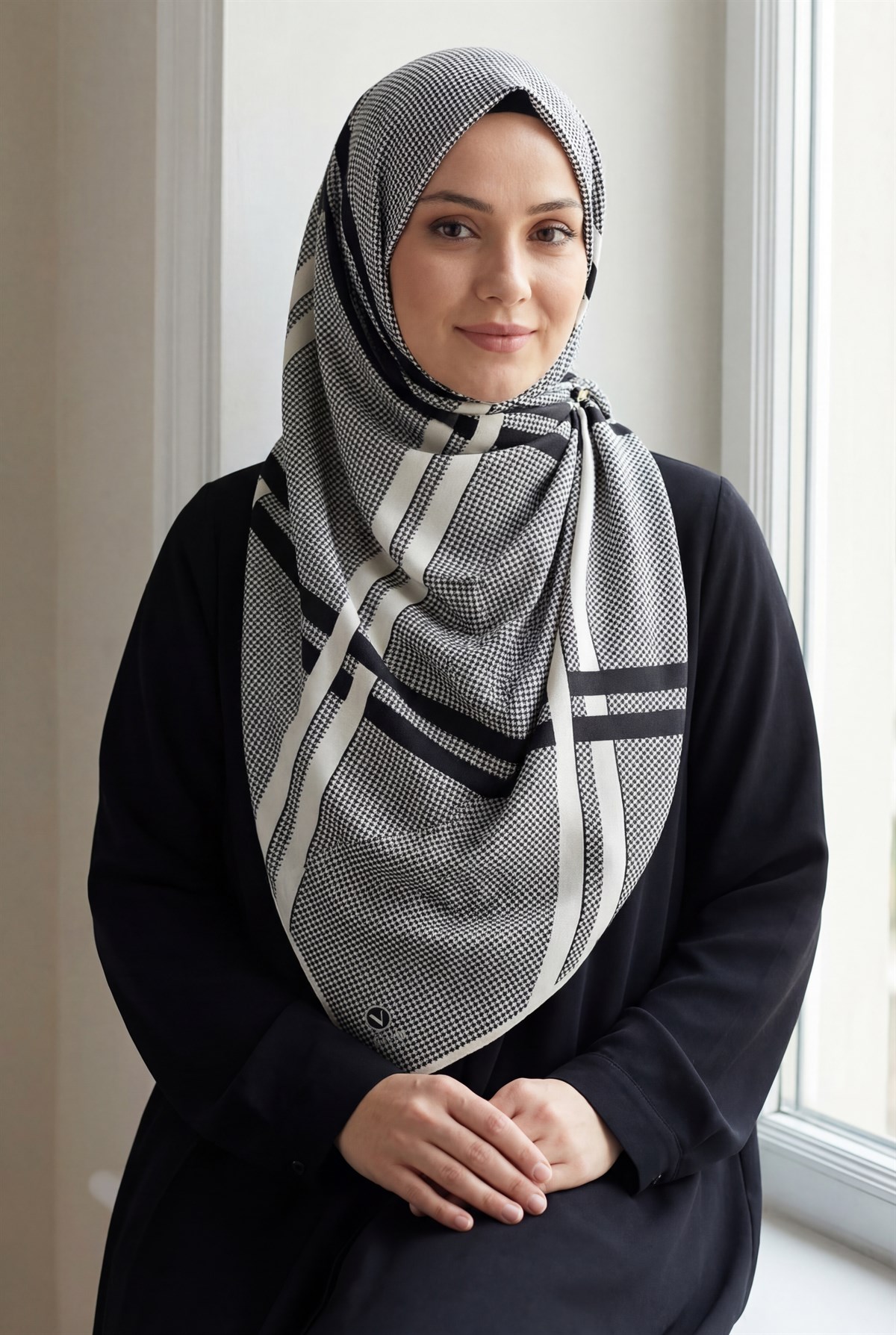 Twill Çizgili Pötikareli Çizgili Desenli Krem Renkli 90x90 Eşarp (İpek İçermez)