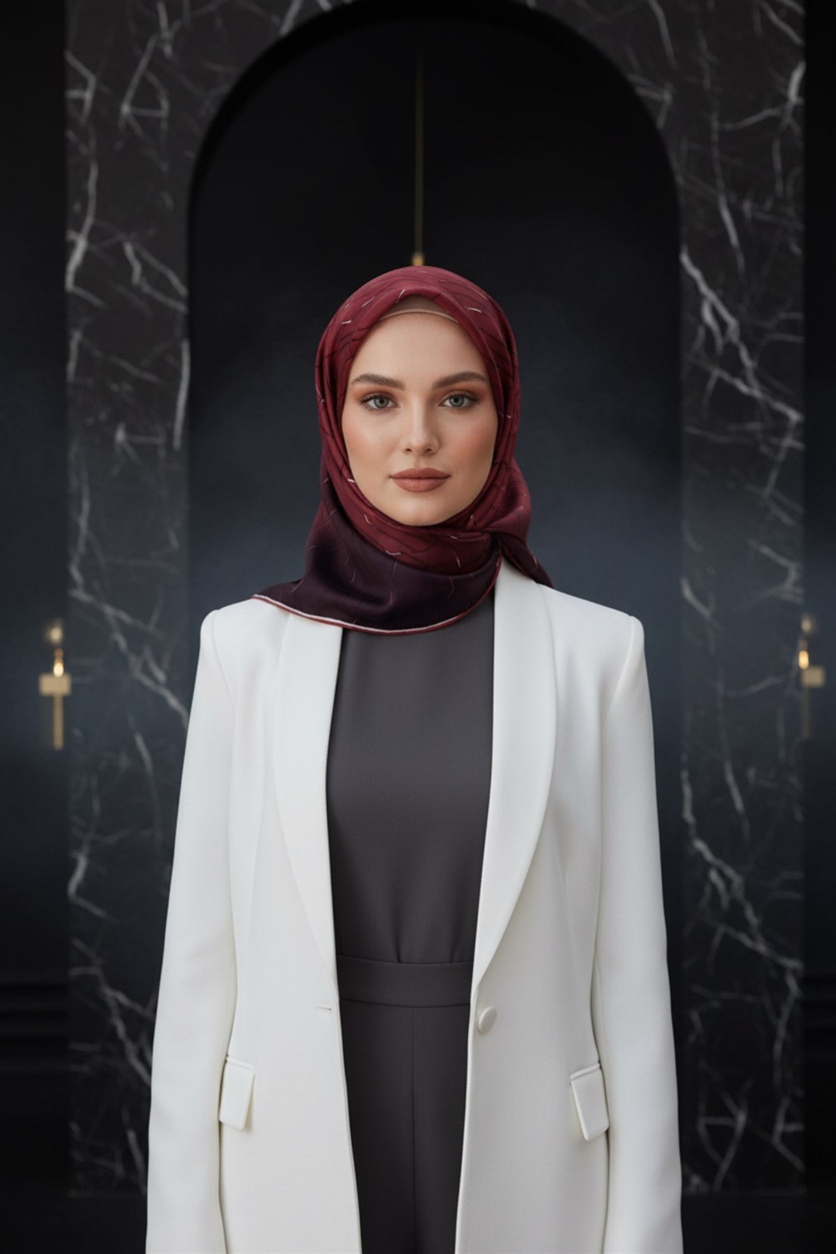 %100 Twill İpek Geometrik Desenli Bordo Renkli 90x90 Eşarp Dikim Şekli : El Dikişi