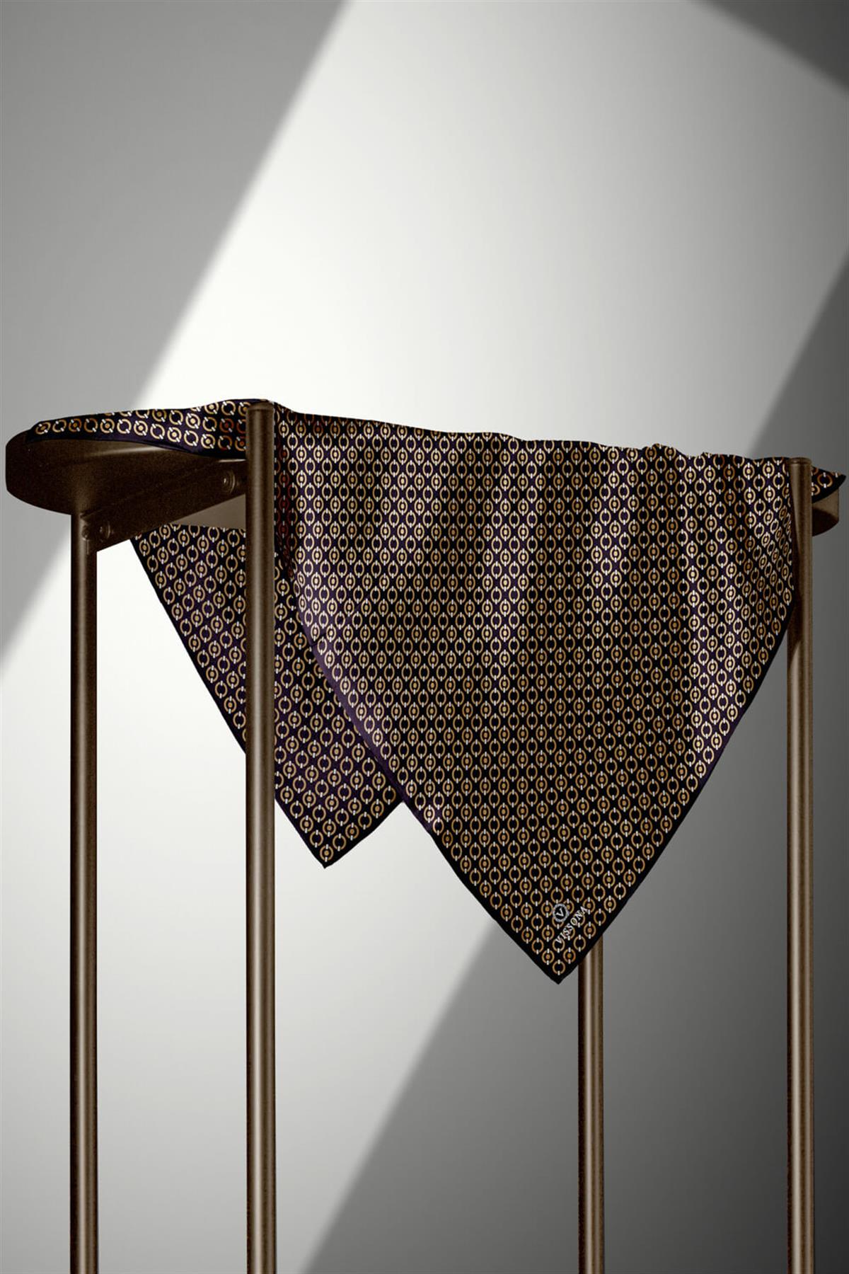 %100 Twill İpek Zincir Desenli Siyah - Gold Renkli 90x90 Eşarp Kenar Dikiş Şekli El Dikişli
