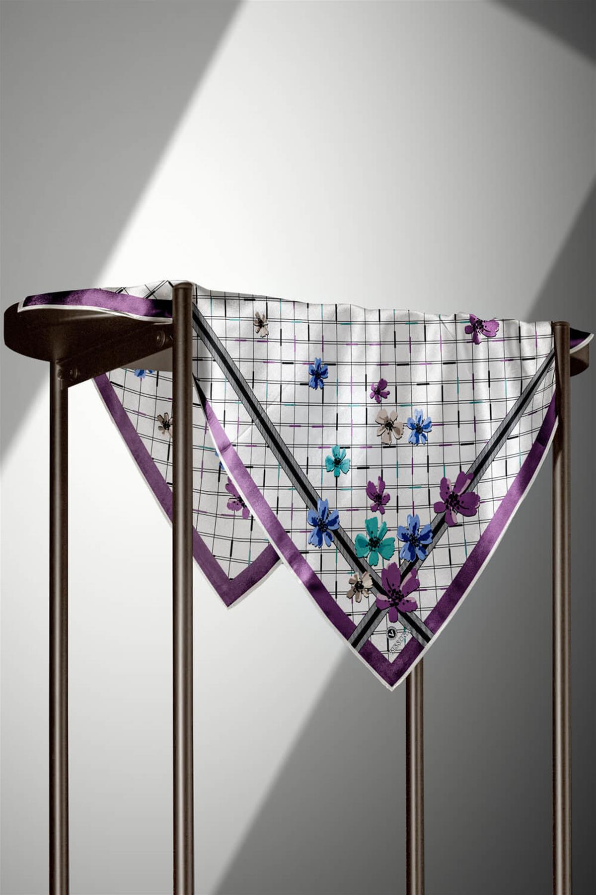 %100 Twill İpek Çıtır Çiçek Desenli Mor - Krem Renkli 90x90 Eşarp Dikim Şekli : El Dikişi