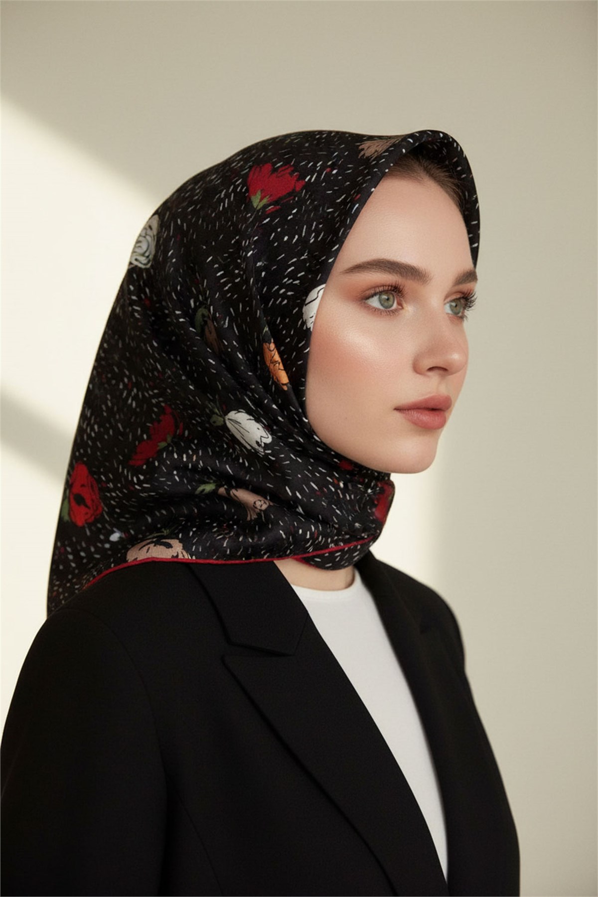 %100 Twill İpek Çıtır Çiçek Desenli Kırmızı - Bordo Renkli 90x90 Eşarp Dikim Şekli : El Dikişi