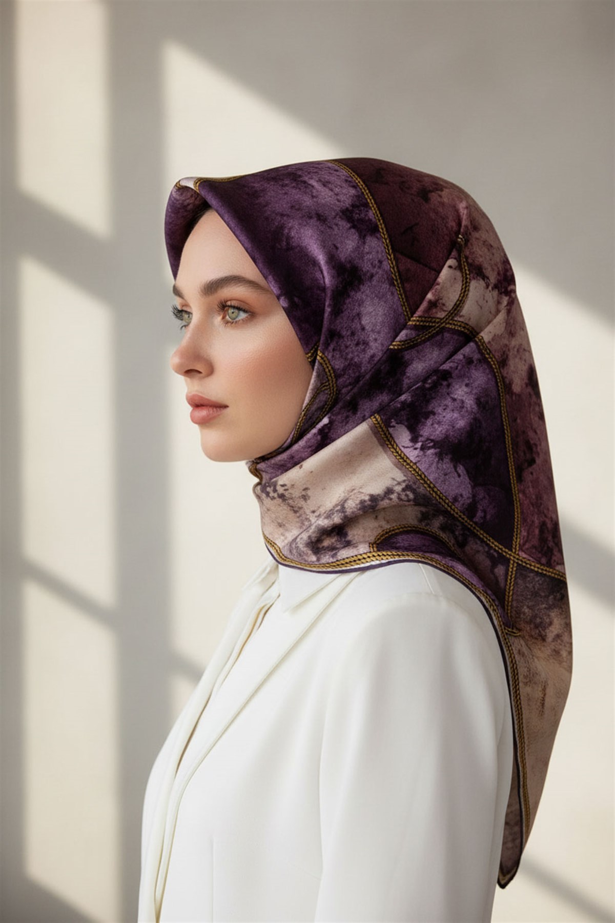 % 57 İPEK % 43 VİSKON Twill İpek Zincirli Mermer Desenli Mor - Pudra Renkli 90x90 Eşarp Dikim Şekli : El Dikişi