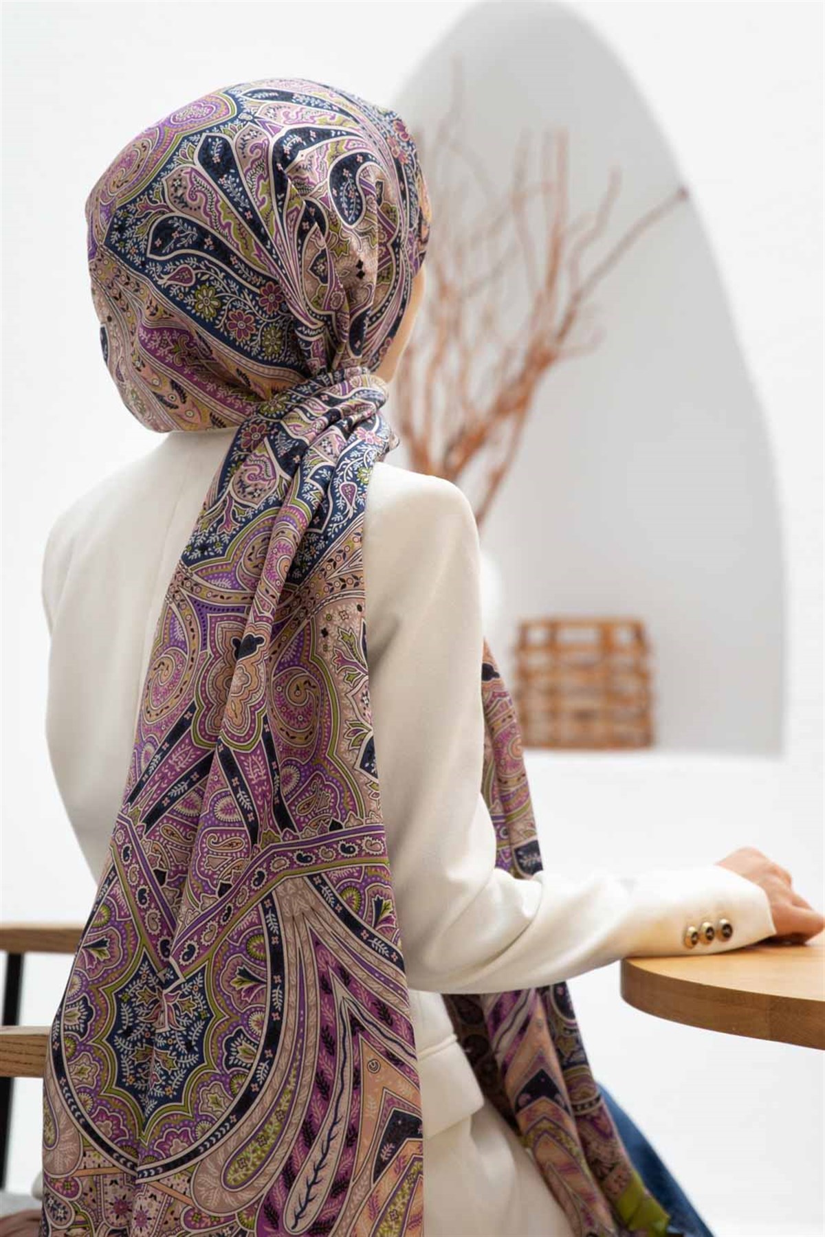 100% İpek Etro Desenli Fıstık Yeşili - Mor Renkli 92x210 Şal