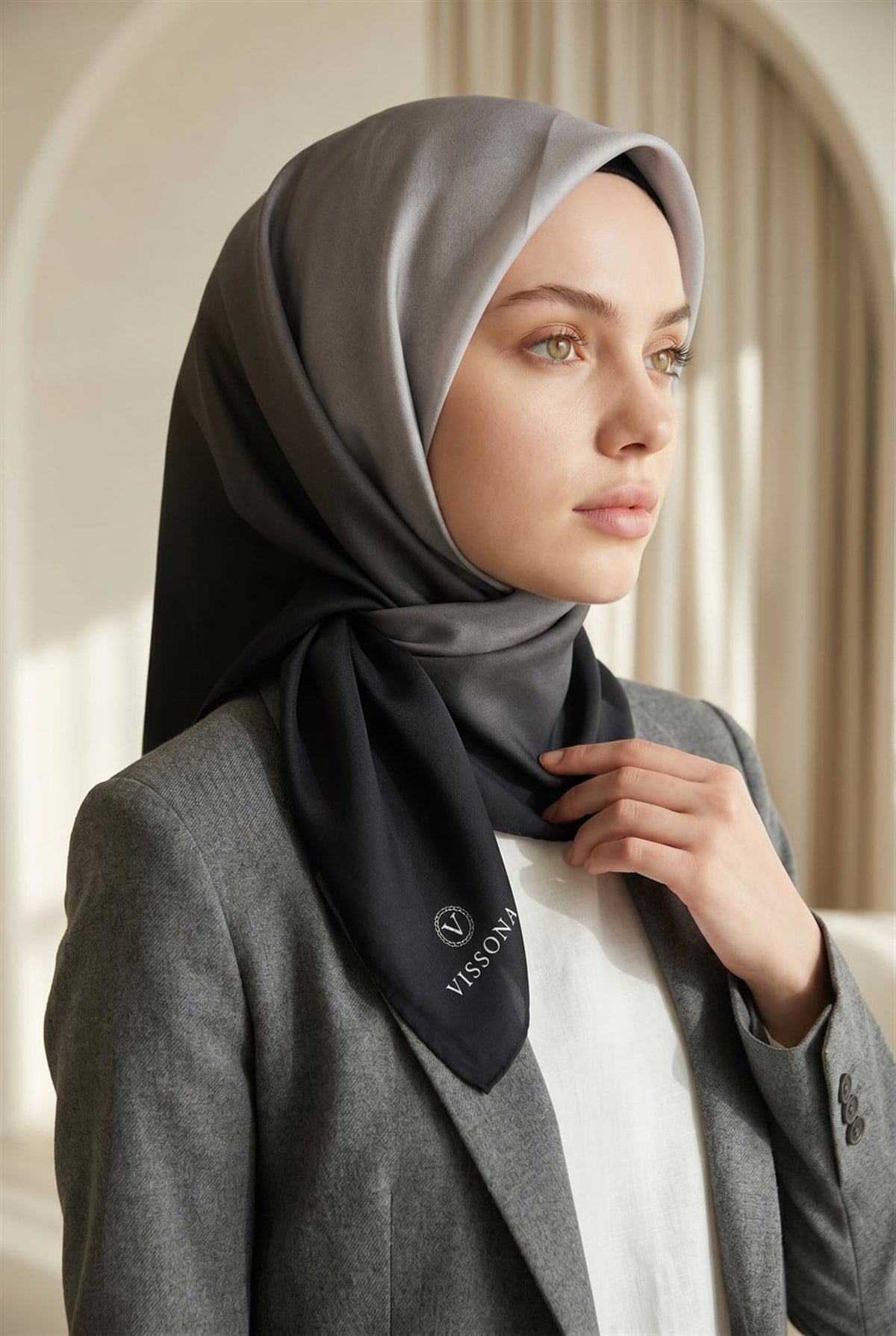 %100 Twill İpek Degrade Desenli Siyah - Gri Renkli 90x90 Eşarp Dikim Şekli : El Dikişi