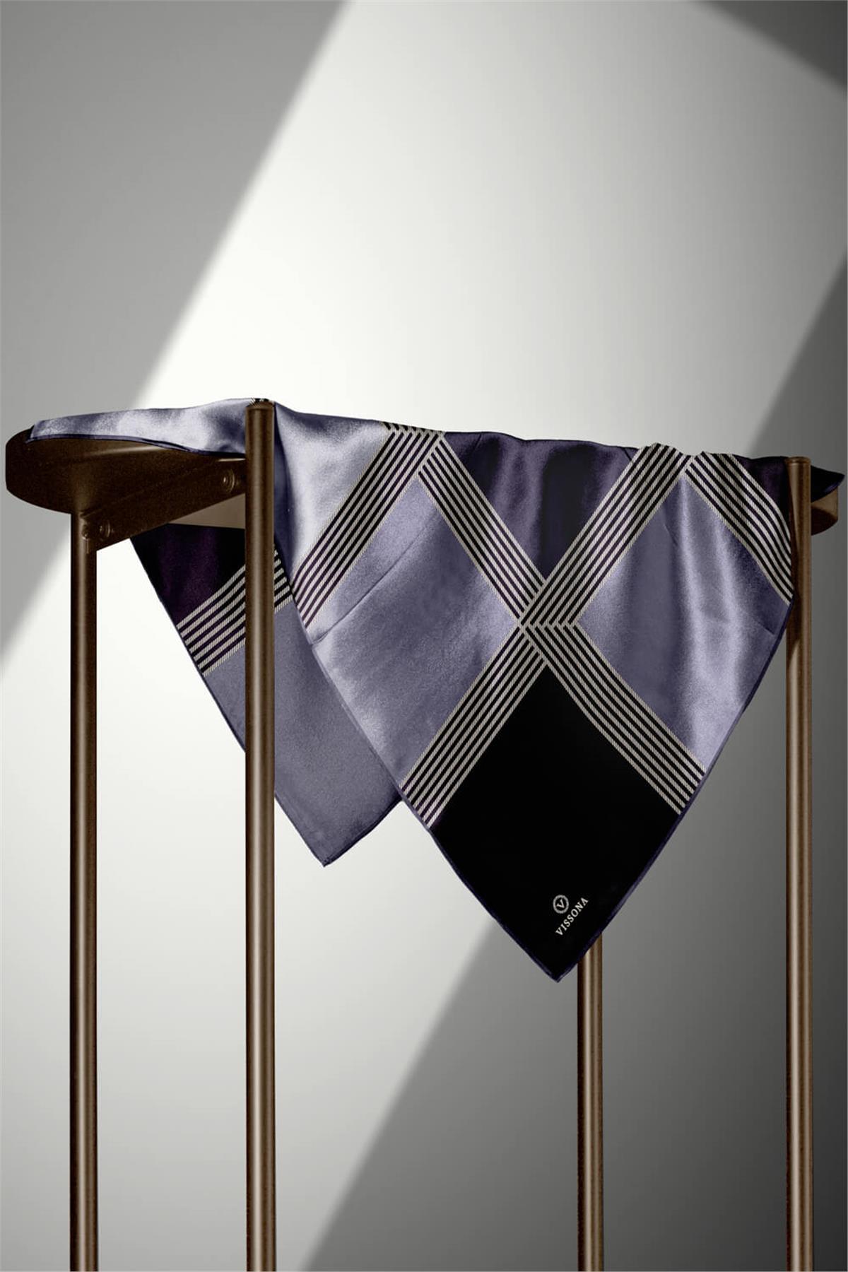 %100 Twill İpek Geometrik Desenli Gri Renkli 90x90 Eşarp Dikim Şekli : El Dikişi