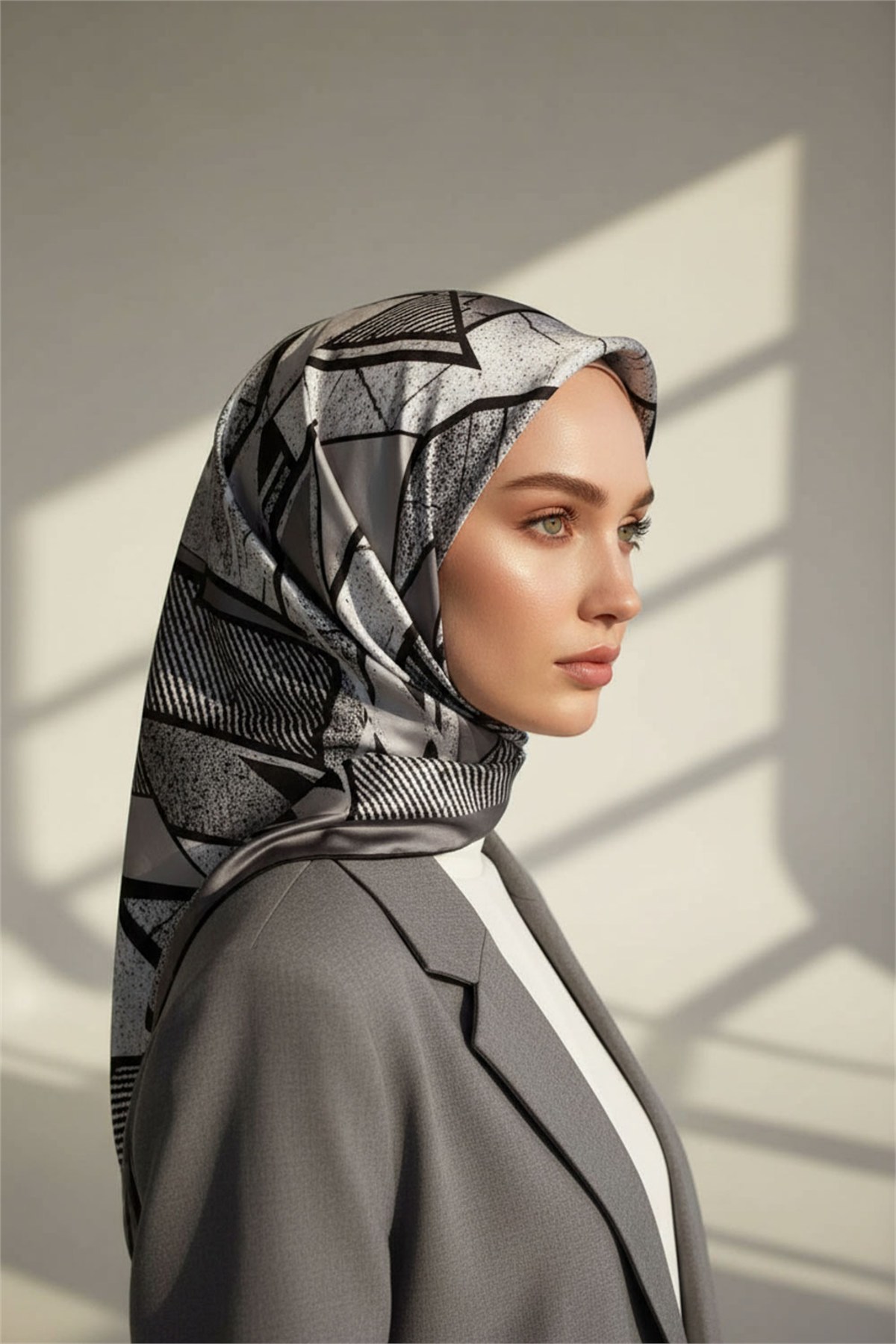 Kristal Geometrik Desenli Gri Renkli 90x90 Eşarp (İpek İçermez) Kenar Dikiş Şekli El Dikişli