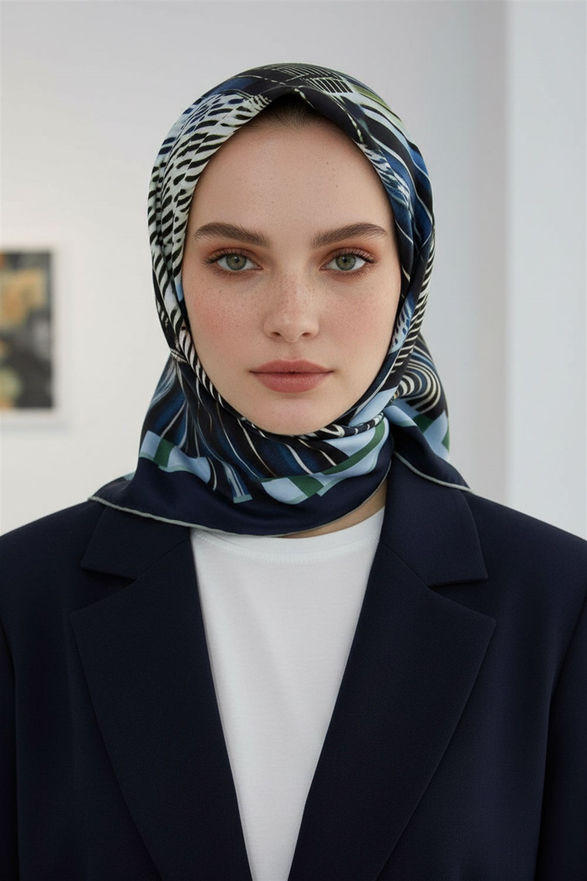%100 Twill İpek Geometrik Desenli Petrol Mavisi - İndigo Renkli 90x90 Eşarp Dikim Şekli : El Dikişi