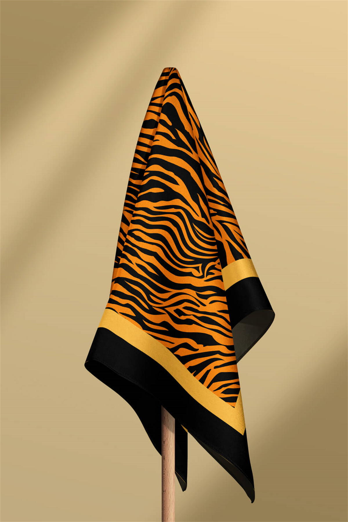 G58 Kadın Turuncu Tiger Desenli 55x55 Bandana HYL DG0710-22