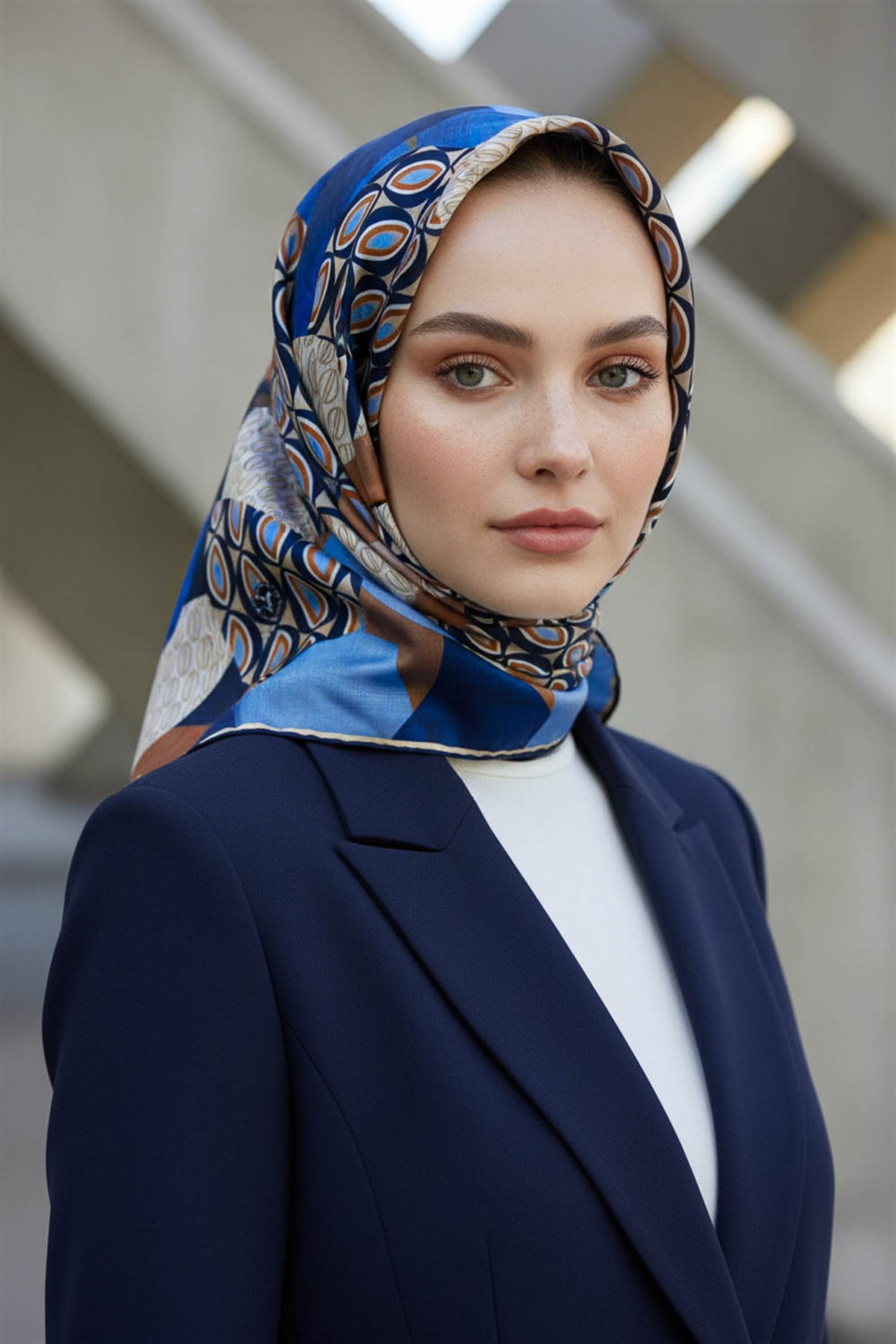 %100 Twill İpek Geometrik Desenli Lacivert- Taba Renkli 90x90 Eşarp Eşarp Kenar Dikiş Şekli El Dikişli