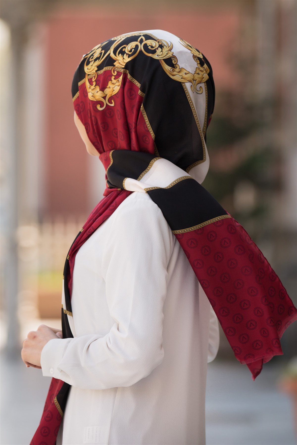 %100 İpek Monogram Ve Varak Desenli Bordo - Gold Renkli 92x210 Şal
