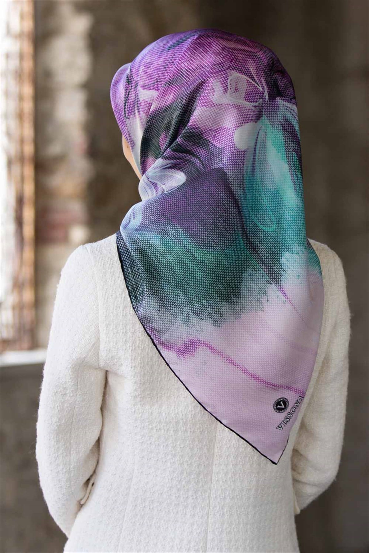 %100 Twill İpek Dokulu Ve Çiçek Desenli Lila - Su Yeşili Renkli 90x90 Eşarp Dikim Şekli : El Dikişi