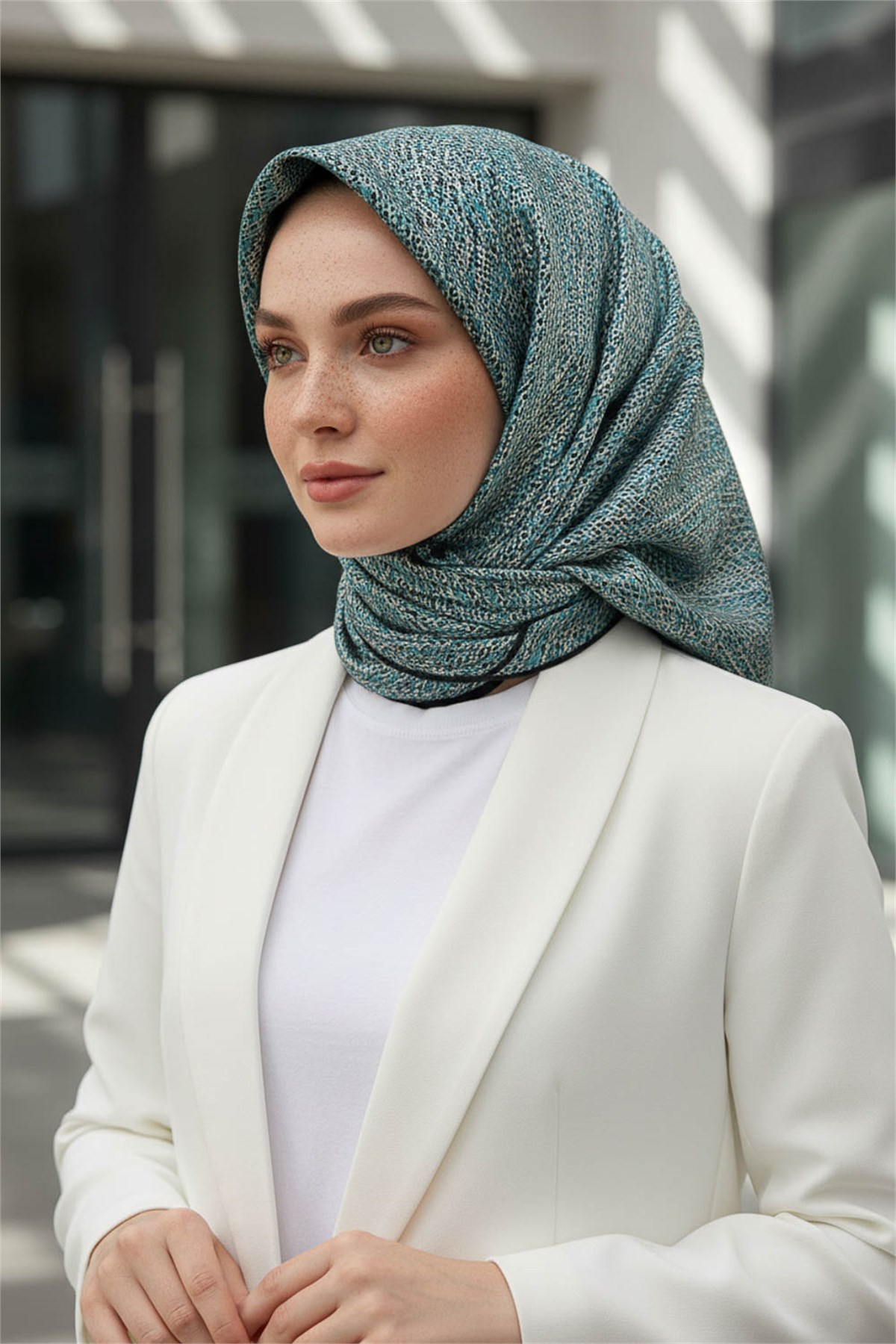 %100 Twill İpek Dokulu Desen Mint Yeşili - Su Yeşili Renkli 90x90 Eşarp Kenar Dikiş Şekli El Dikişli