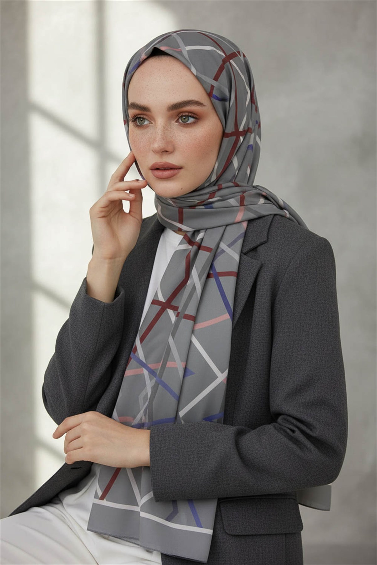 KREP ÇİZGİLİ DESENLİ GRİ RENKLİ 75X195 KIRIŞMAZ ŞAL