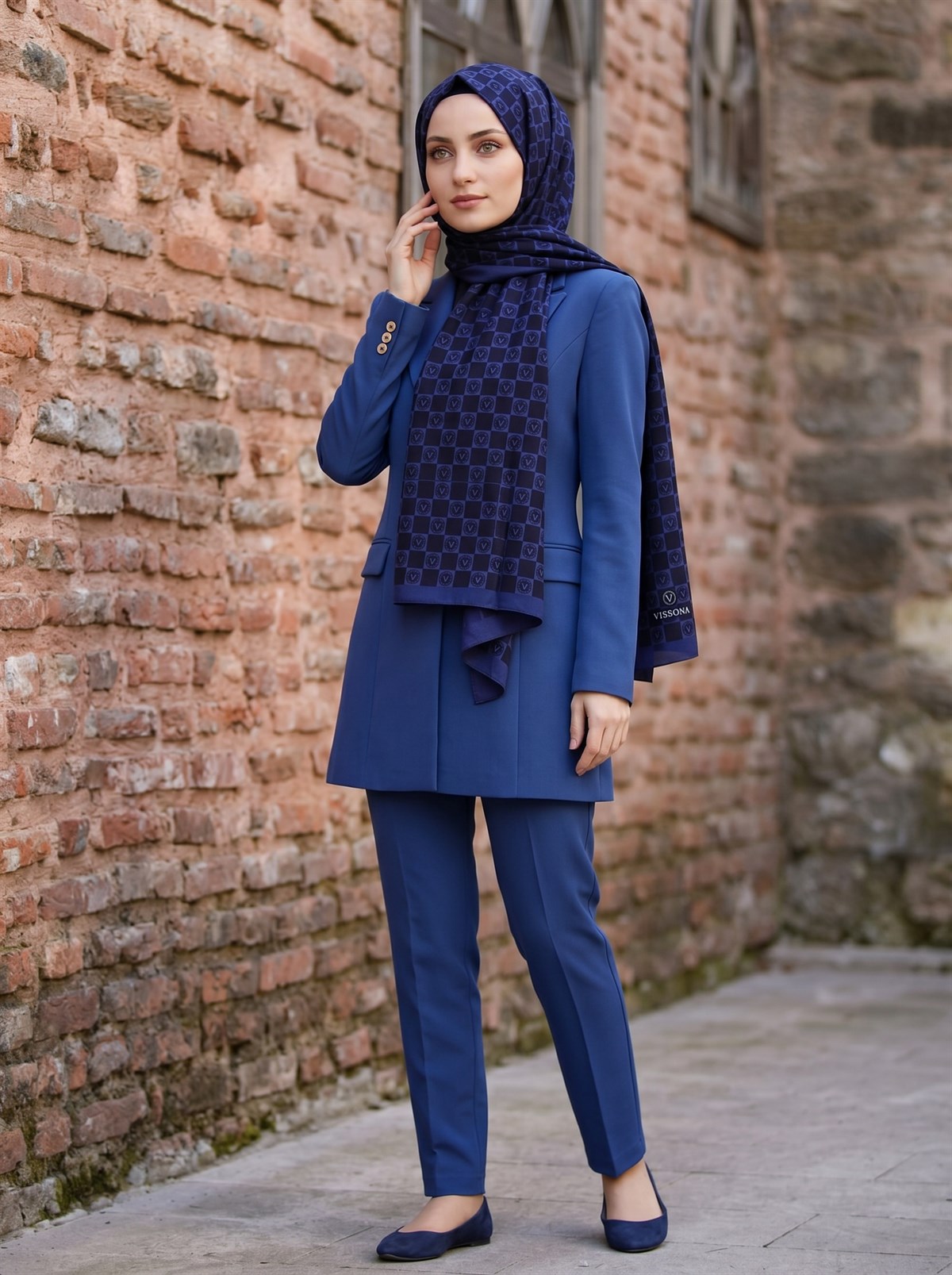 KREP MONOGRAM DESENLİ LACİVERT - İNDİGO RENKLİ 75X195 KIRIŞMAZ ŞAL