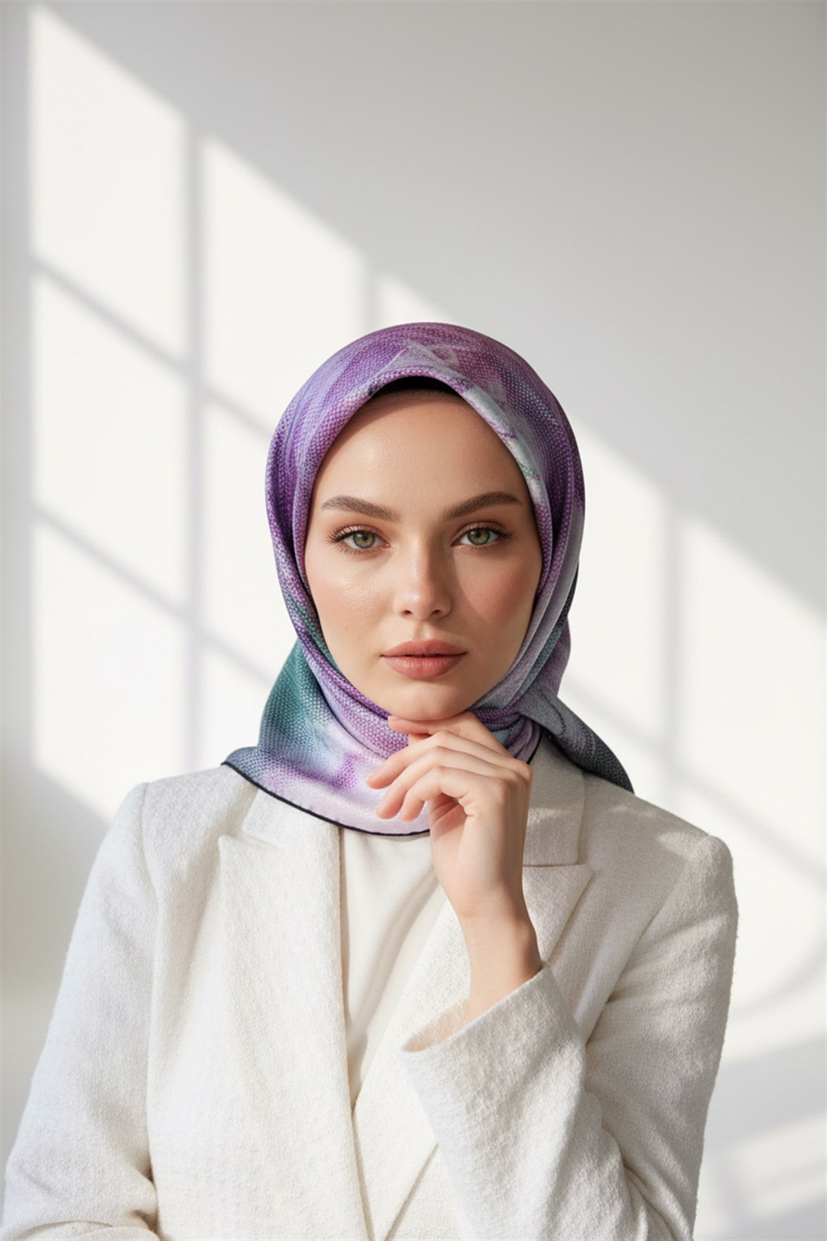 %100 Twill İpek Dokulu Ve Çiçek Desenli Lila - Su Yeşili Renkli 90x90 Eşarp Dikim Şekli : El Dikişi