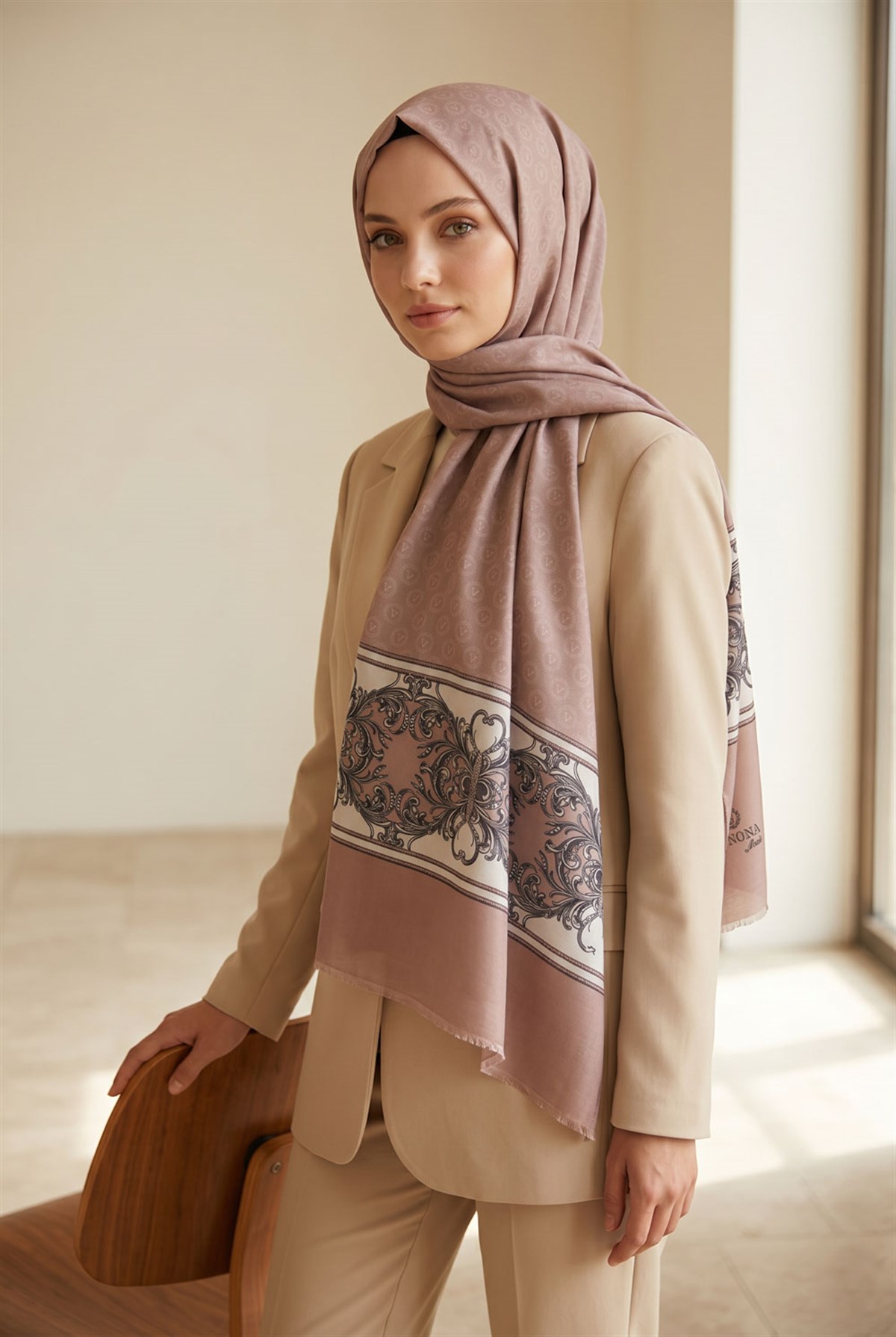 %100 Saf İpek Şal İnce Saten Vual Dokuma Monogram Ve Varank Desenli 90x210 Şal
