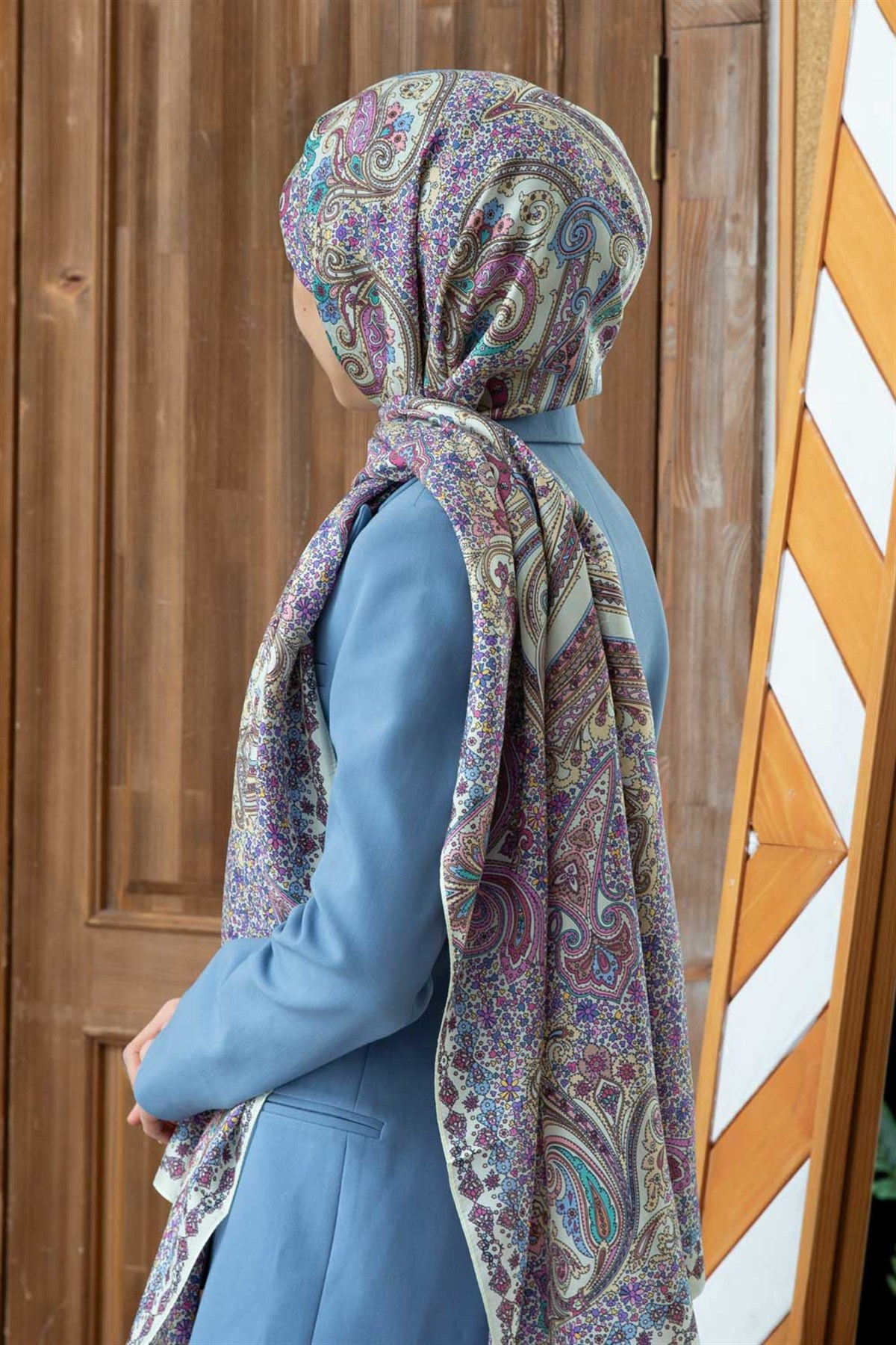 100% İpek Etro Desenli Haki - Nar Çiçeği Renkli 92x210 Şal