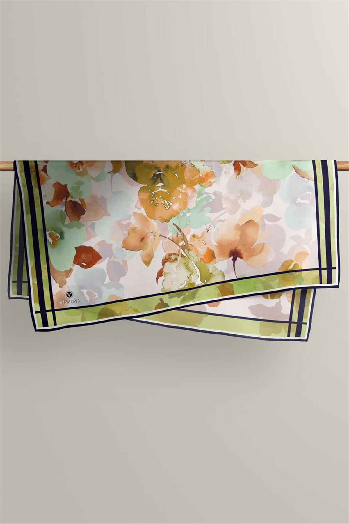 % 57 İPEK % 43 VİSKON Twill İpek Sulu Boyalı Çiçek Desenli Haki - Vizon Renkli 90x90 Eşarp Dikim Şekli : El Dikişi