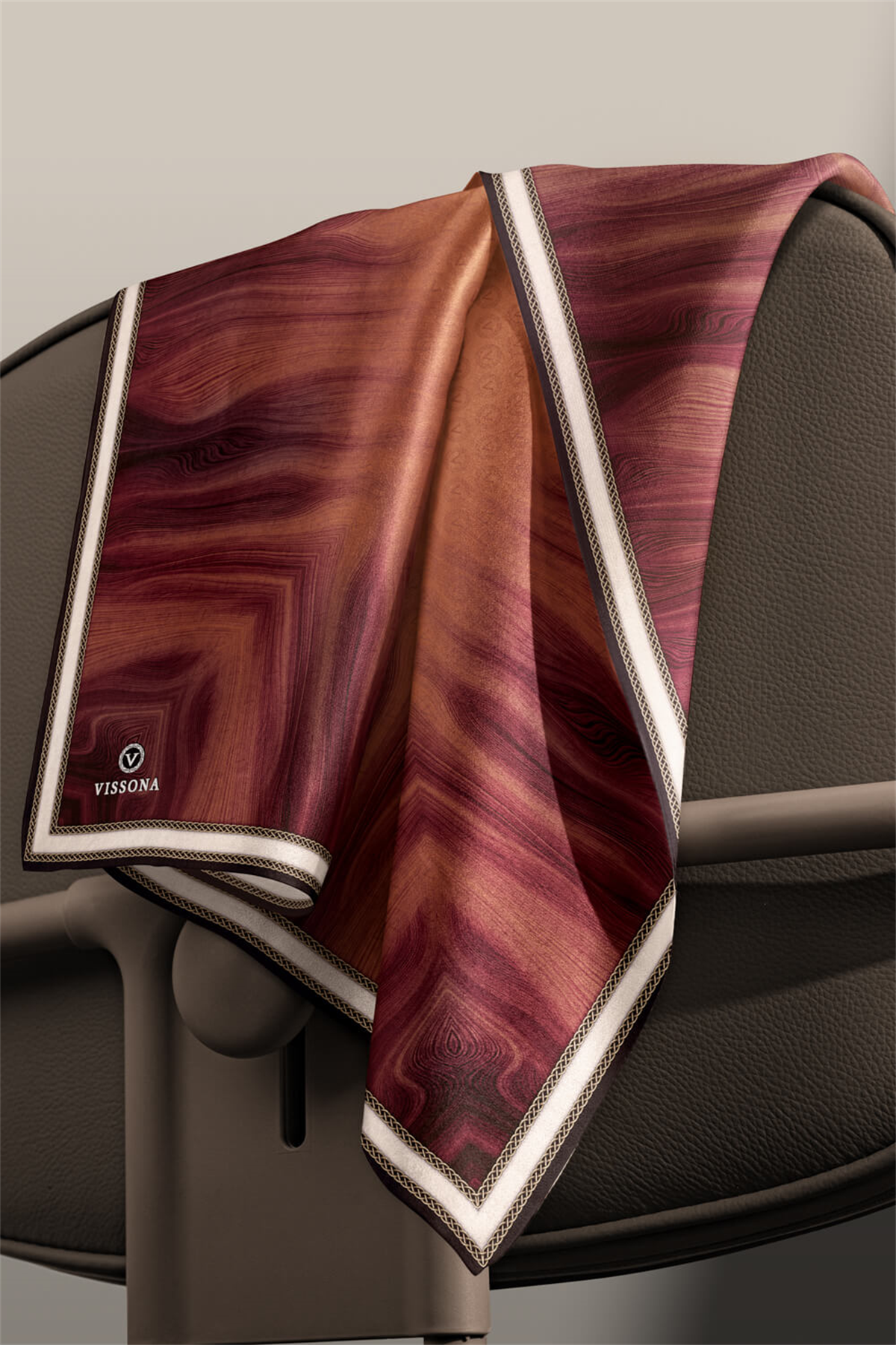 100% Twill İpek Monogram Desenli Taba Renkli 90x90 Dikim Şekli : El Dikişi Eşarp