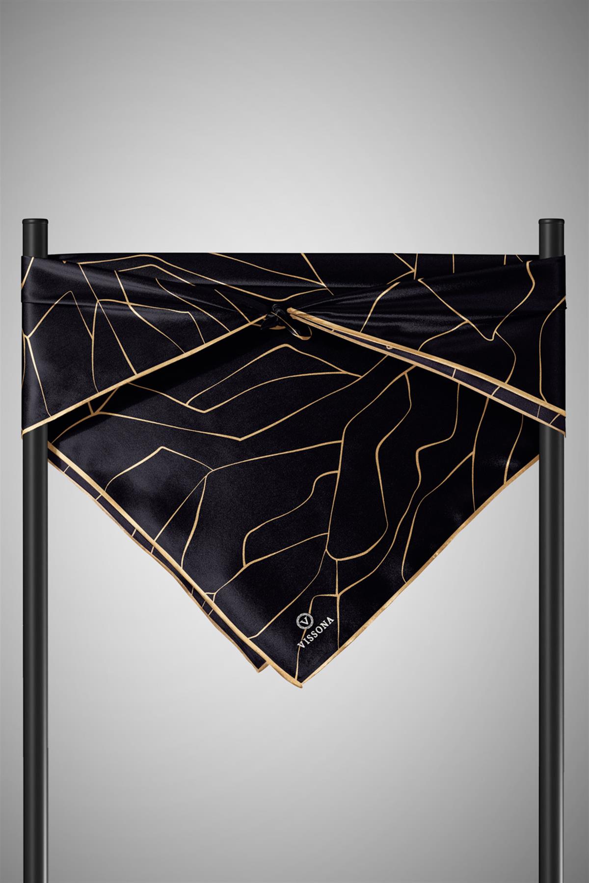 %100 Twill İpek Çizgi Desenli Siyah - Gold Renkli 90x90 Eşarp Dikim Şekli : El Dikişi