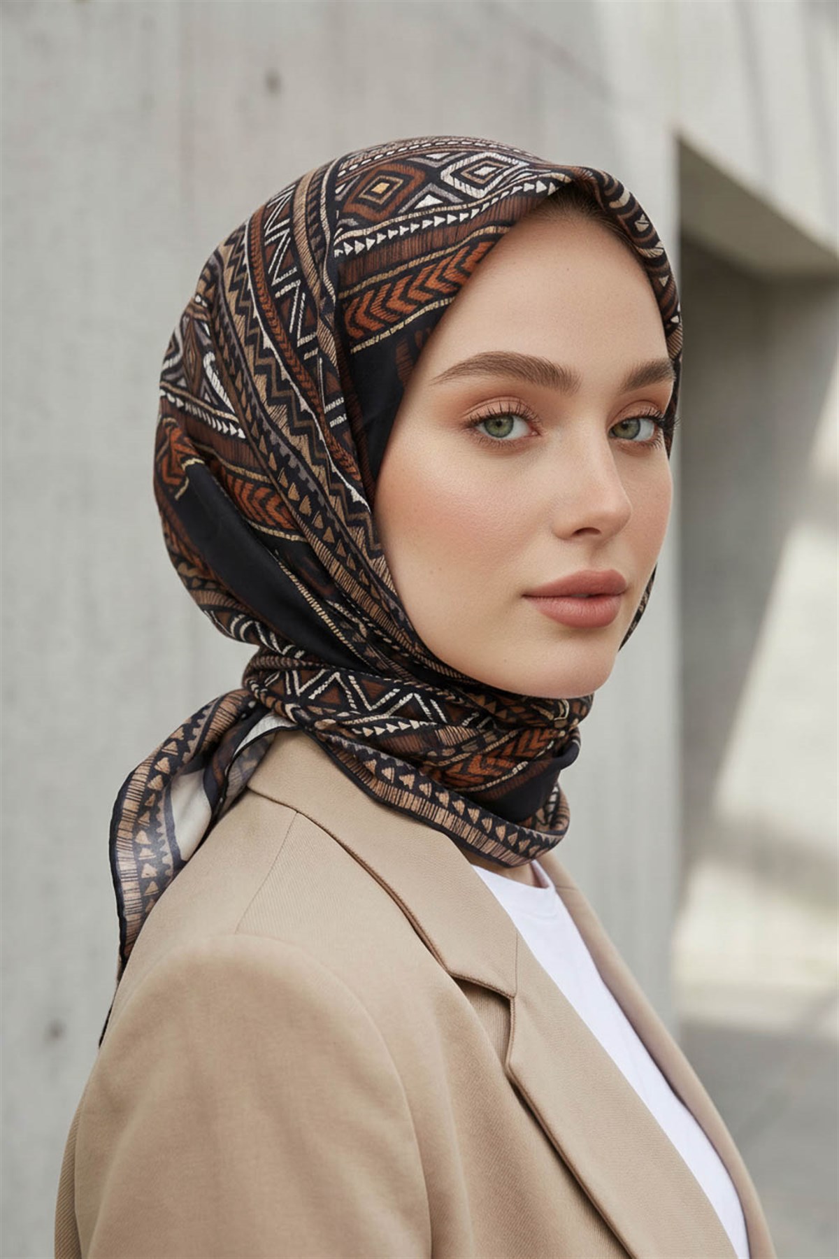%100 Twill İpek Etnik Desenli Siyah - Taba Renkli 90x90 Eşarp Dikim Şekli : El Dikişi