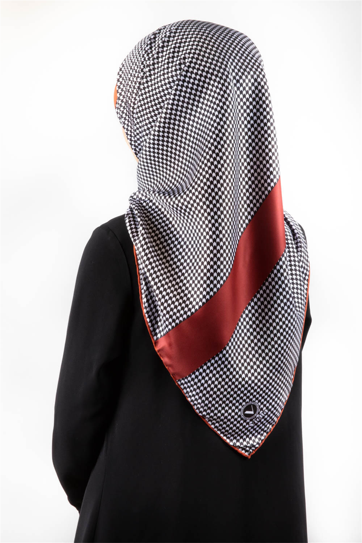 Twill Kazayaklı Şerit Desenli Taba Renkli 90x90 Eşarp (İpek İçermez) Dikim Şekli : El Dikişi