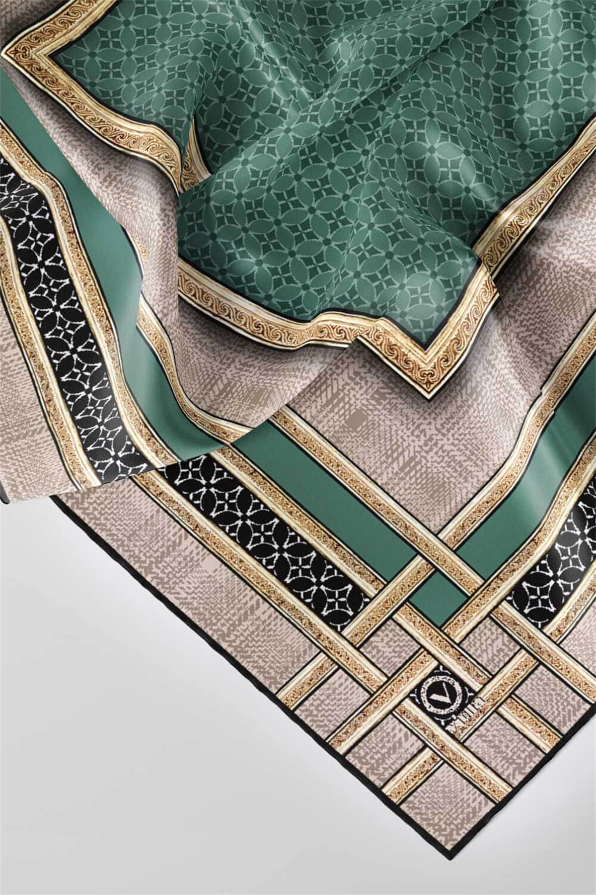 Twill Gold Bordürlü Geometrik Desenli Petrol Yeşili Renkli 90x90 Eşarp (İpek İçermez) Kenar Dikiş Şekli El Dikişli