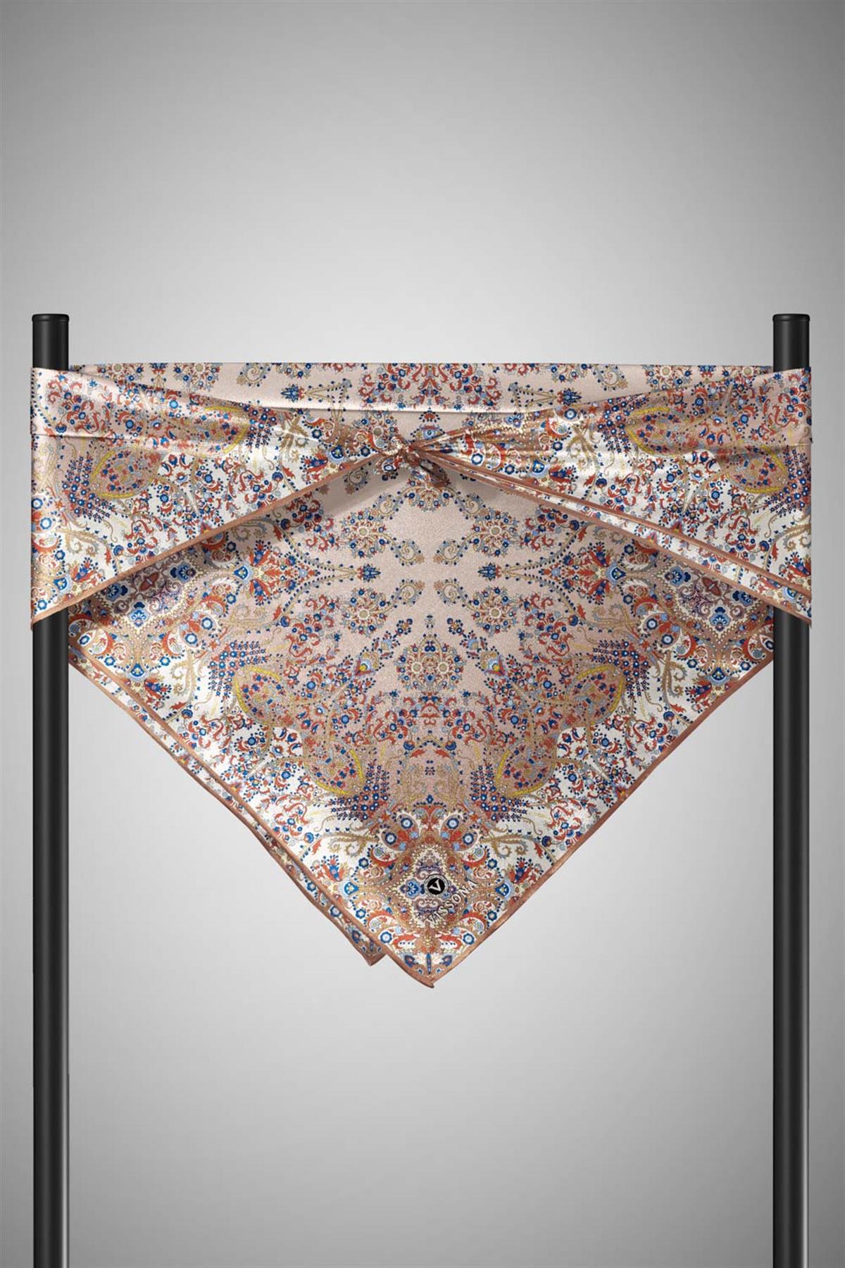 %100 Twill İpek Şal Desenli Bakır Renkli 90x90 Eşarp Dikim Şekli : El Dikişi