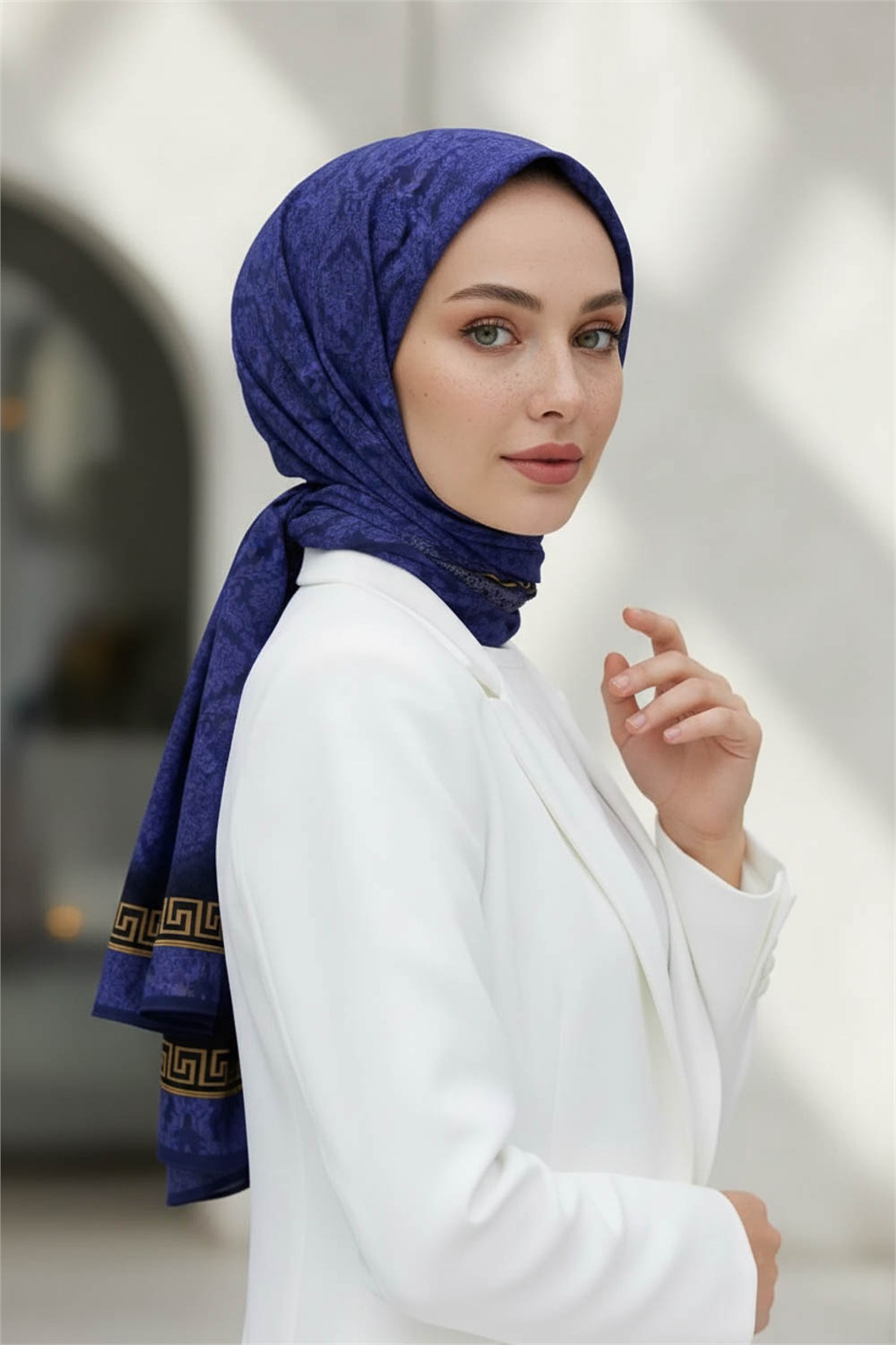 KREP GOLD DETAYLI BAROK DESENLİ LACİVERT RENKLİ 75X195 KIRIŞMAZ ŞAL