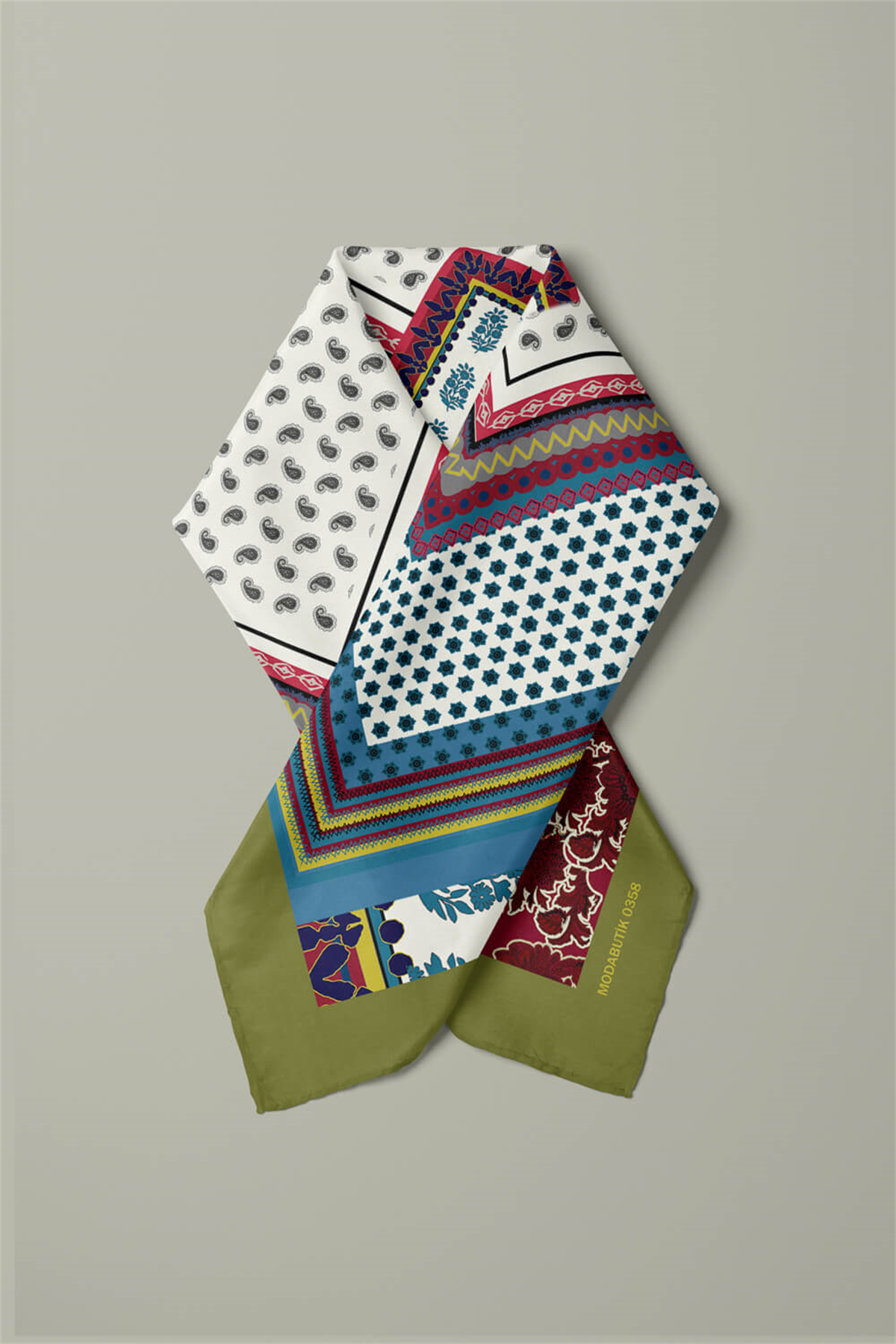 Kadın Patchwork Desenli Bandana 50x50 Kırmızı Mavi DG0358-22