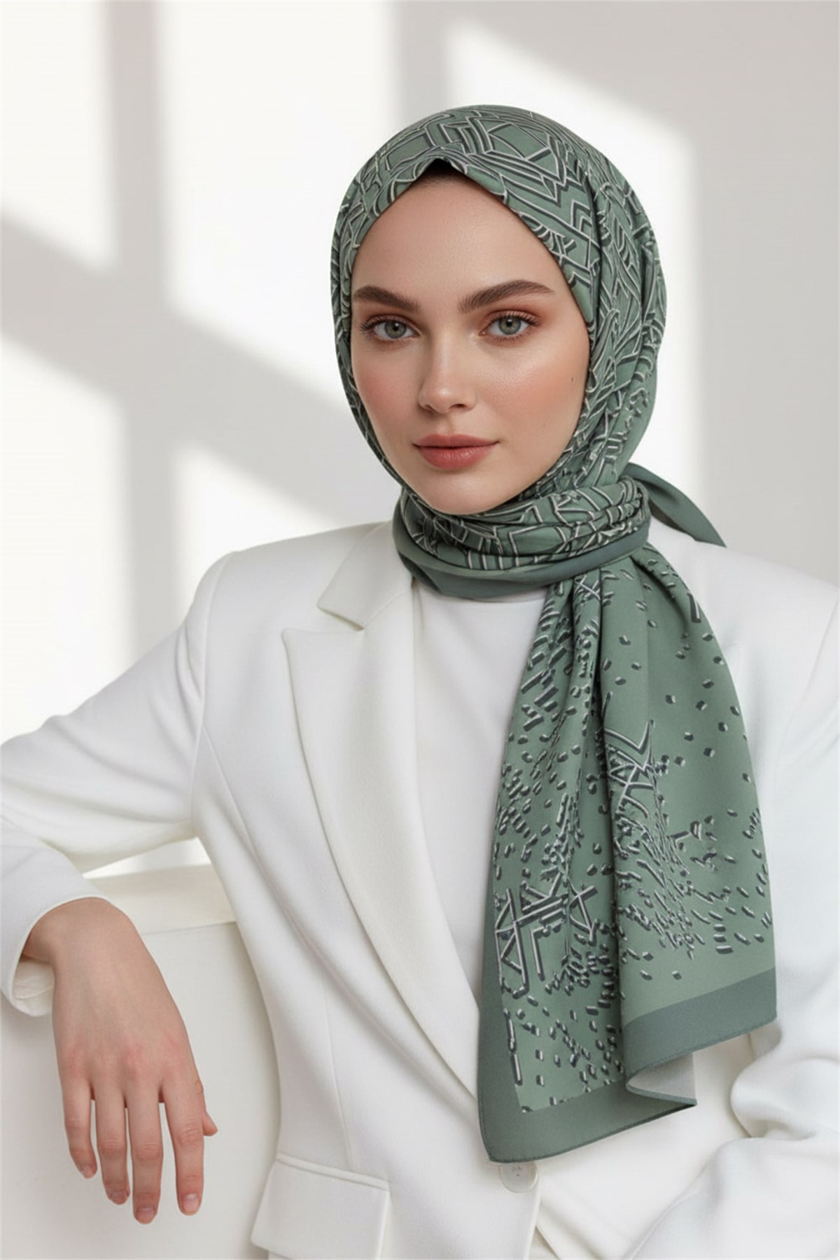 KREP GEOMETRİK DESENLİ SU YEŞİLİ - KREM RENKLİ 75X195 KIRIŞMAZ ŞAL