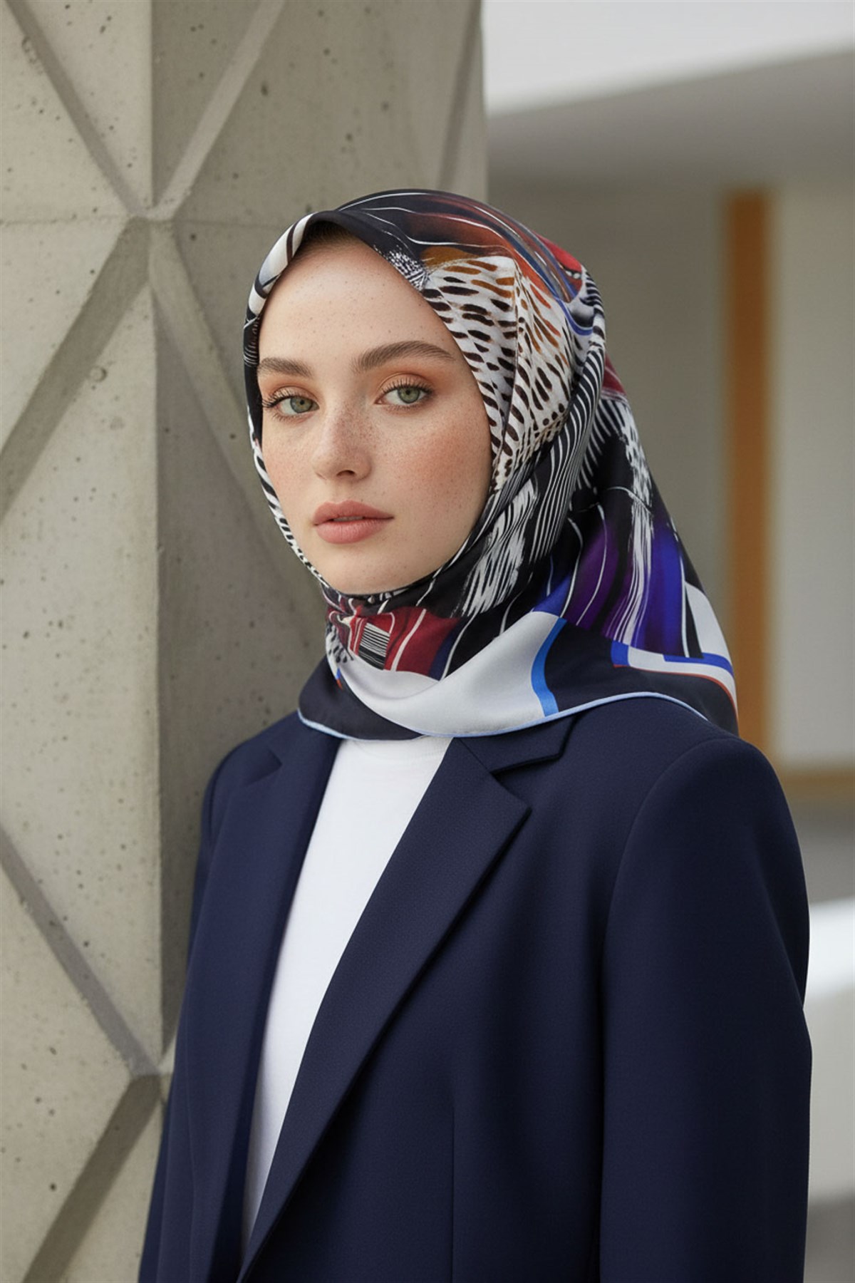 %100 Twill İpek Geometrik Desenli Lacivert - Kırmızı Renkli 90x90 Eşarp Dikim Şekli : El Dikişi