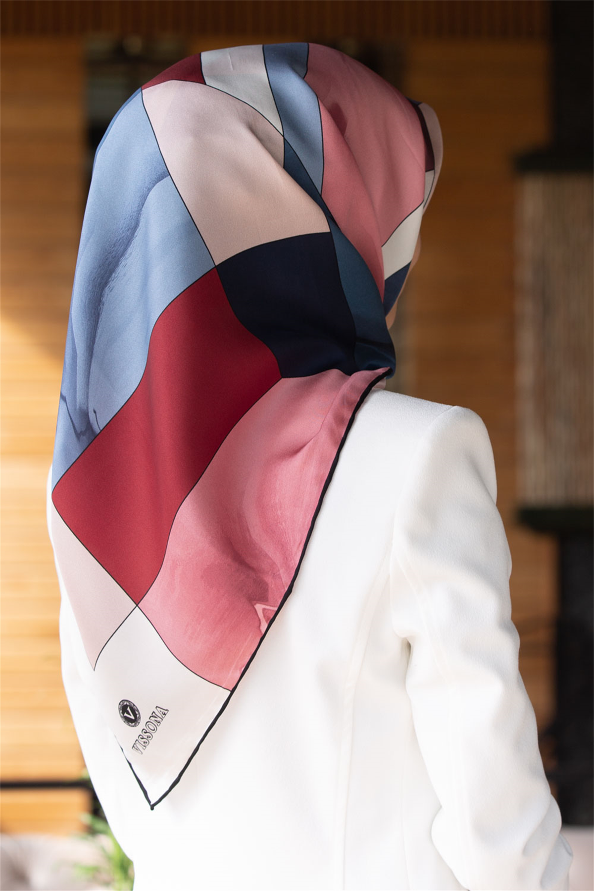%100 Twill İpek Geometrik Desenli İndigo - Pembe Renkli 90x90 Eşarp Dikim Şekli : El Dikişi
