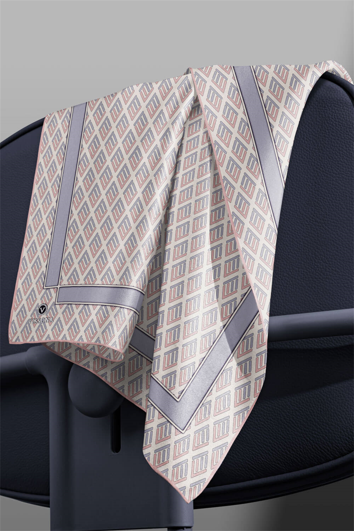 % 57 İPEK % 43 VİSKON Twill İpek Geometrik Desenli Pudra - Gri Renkli 90x90 Eşarp Dikim Şekli : El Dikişi