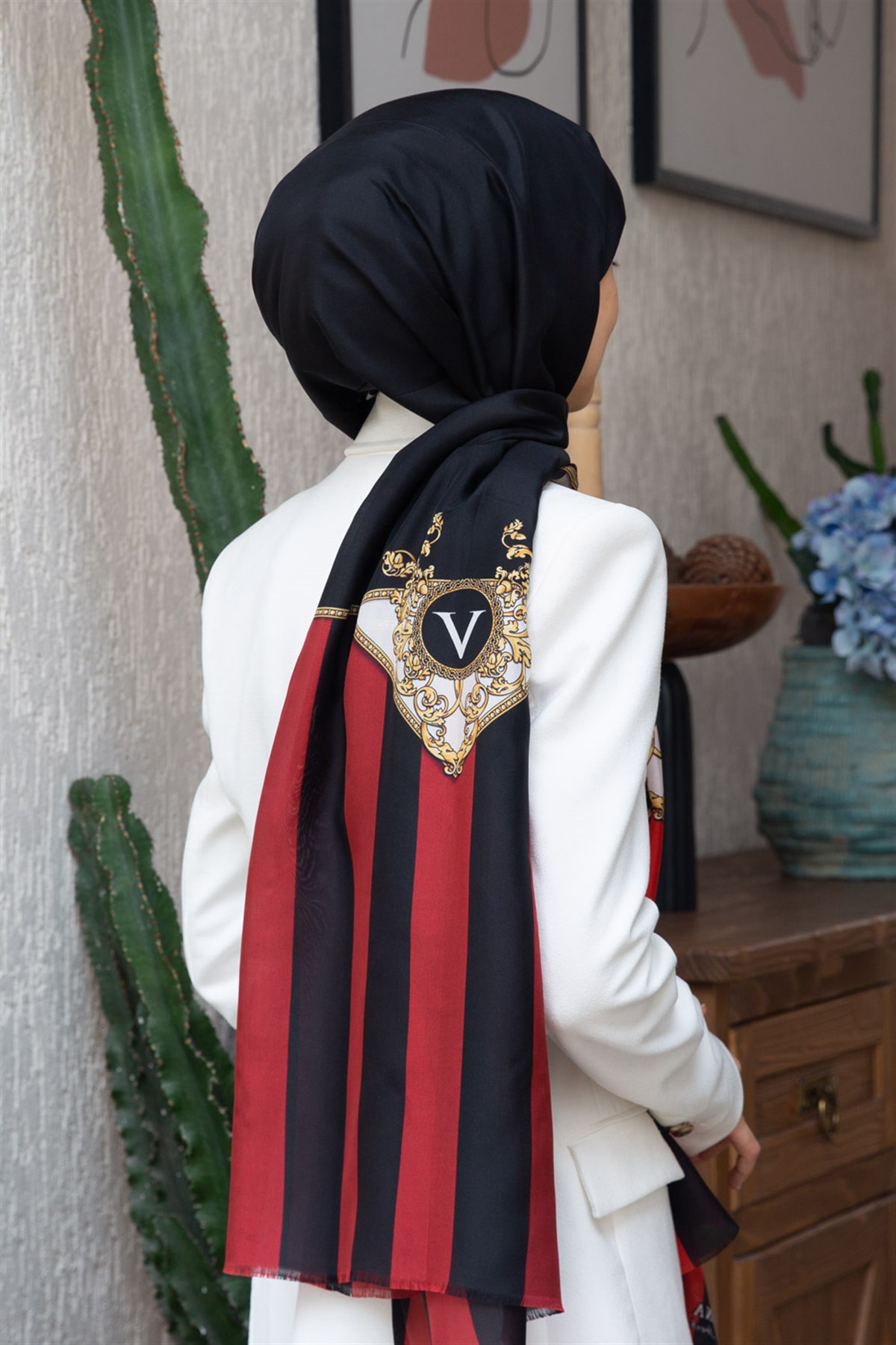 %100 İpek Şerit Ve Varak Desenli Kırmızı - Siyah Renkli 92x210 Şal