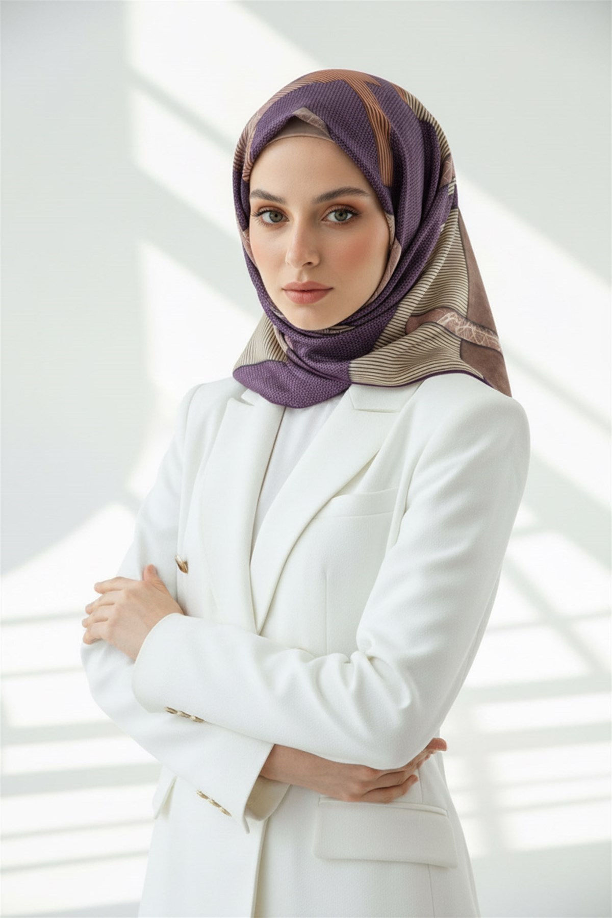 %100 Twill İpek Geometrik Desenli Mürdüm Renkli 90x90 Eşarp Dikim Şekli : El Dikişi