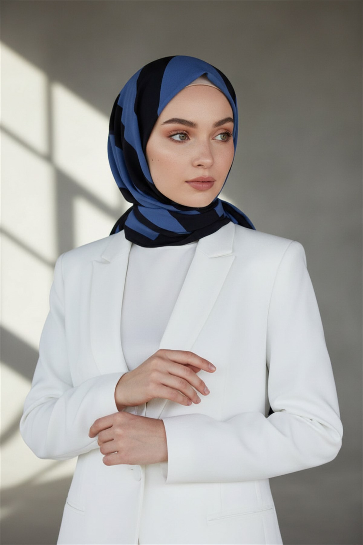 KREP ÇİZGİLİ DESENLİ İNDİGO - SİYAH RENKLİ 75X195 KIRIŞMAZ ŞAL