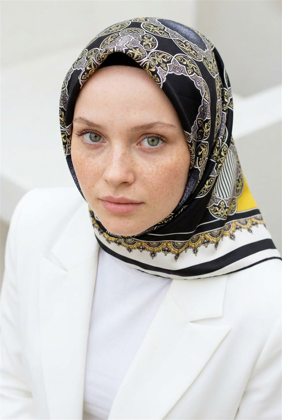 %100 Twill Türk Motifi  Desenli Siyah - Limon Sarısı Renkli 90x90 Eşarp Dikim Şekli: El Dikişi