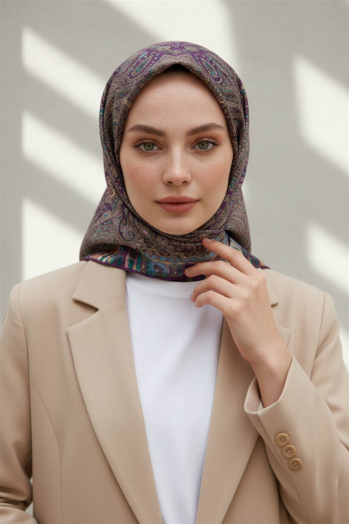 %100 Twill İpek Etro Desenli Mürdüm Renkli 90x90 Eşarp Dikim Şekli : El Dikişi