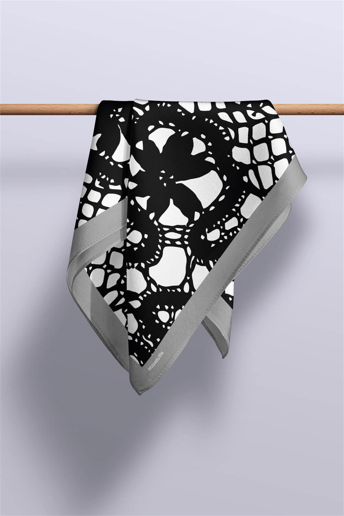 F4 Kadın Zincir Desenli Bandana 50x50 Siyah Beyaz DG0101-22