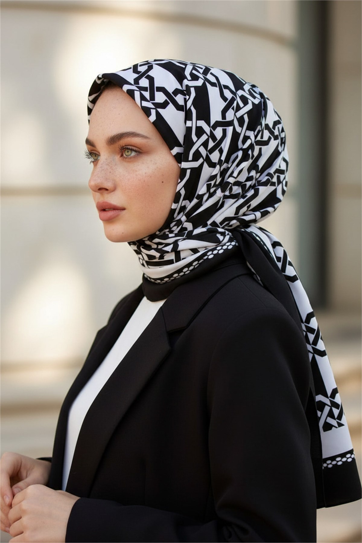 KREP GEOMETRİK DESENLİ SİYAH - BEYAZ RENKLİ 75X195 KIRIŞMAZ ŞAL