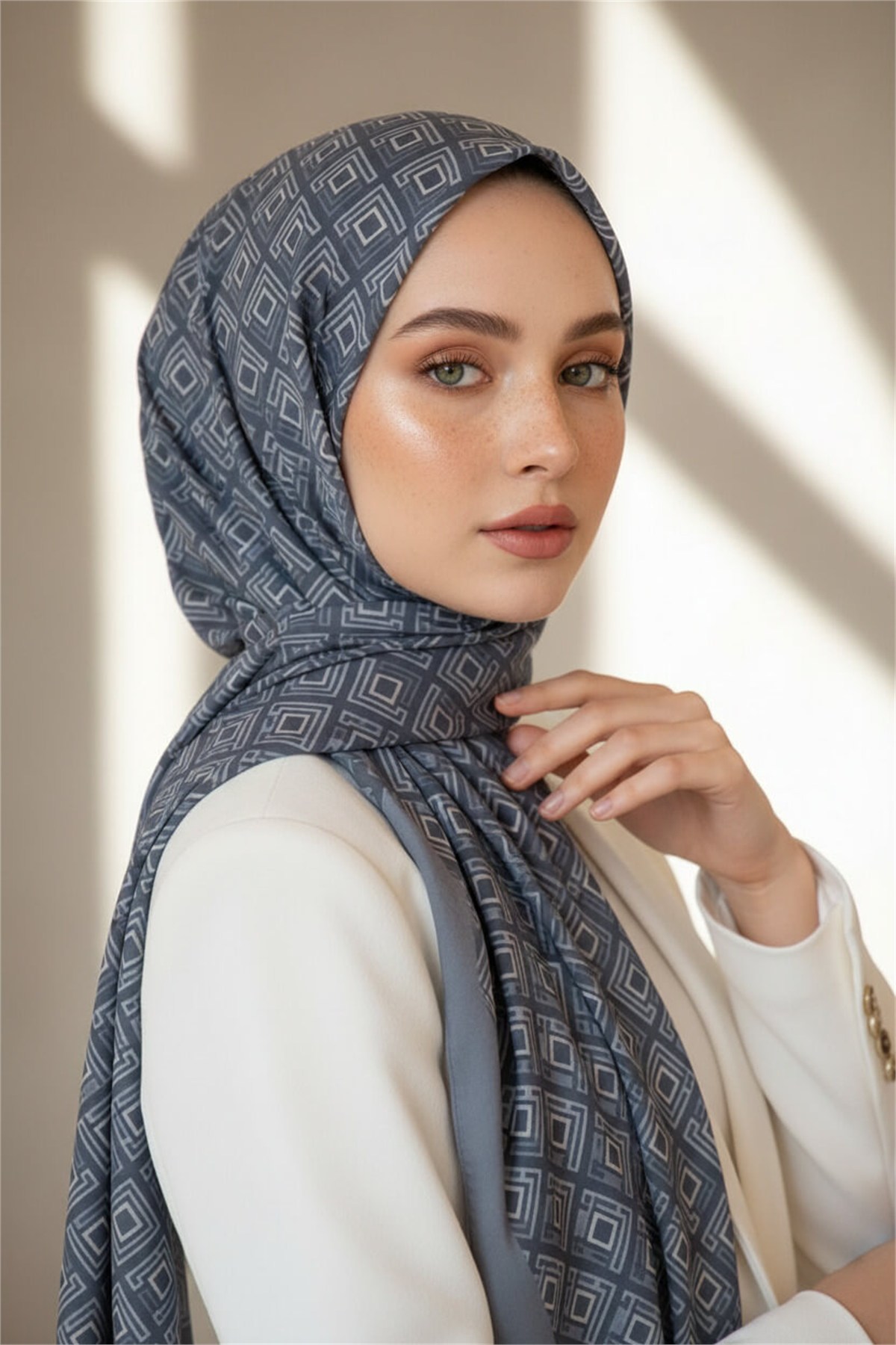 KREP MİNİ MOTİF DESENLİ GRİ RENKLİ 75X195 KIRIŞMAZ ŞAL